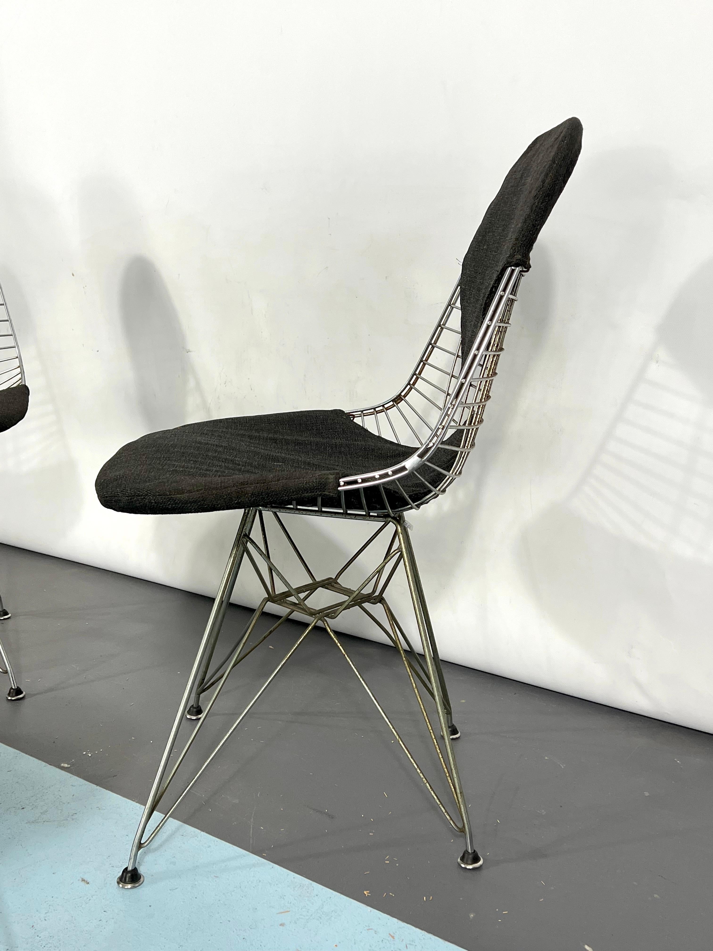 Moderner Satz von vier DKR Bikini-Stühlen von Charles Eames aus der Mitte des Jahrhunderts im Angebot 4