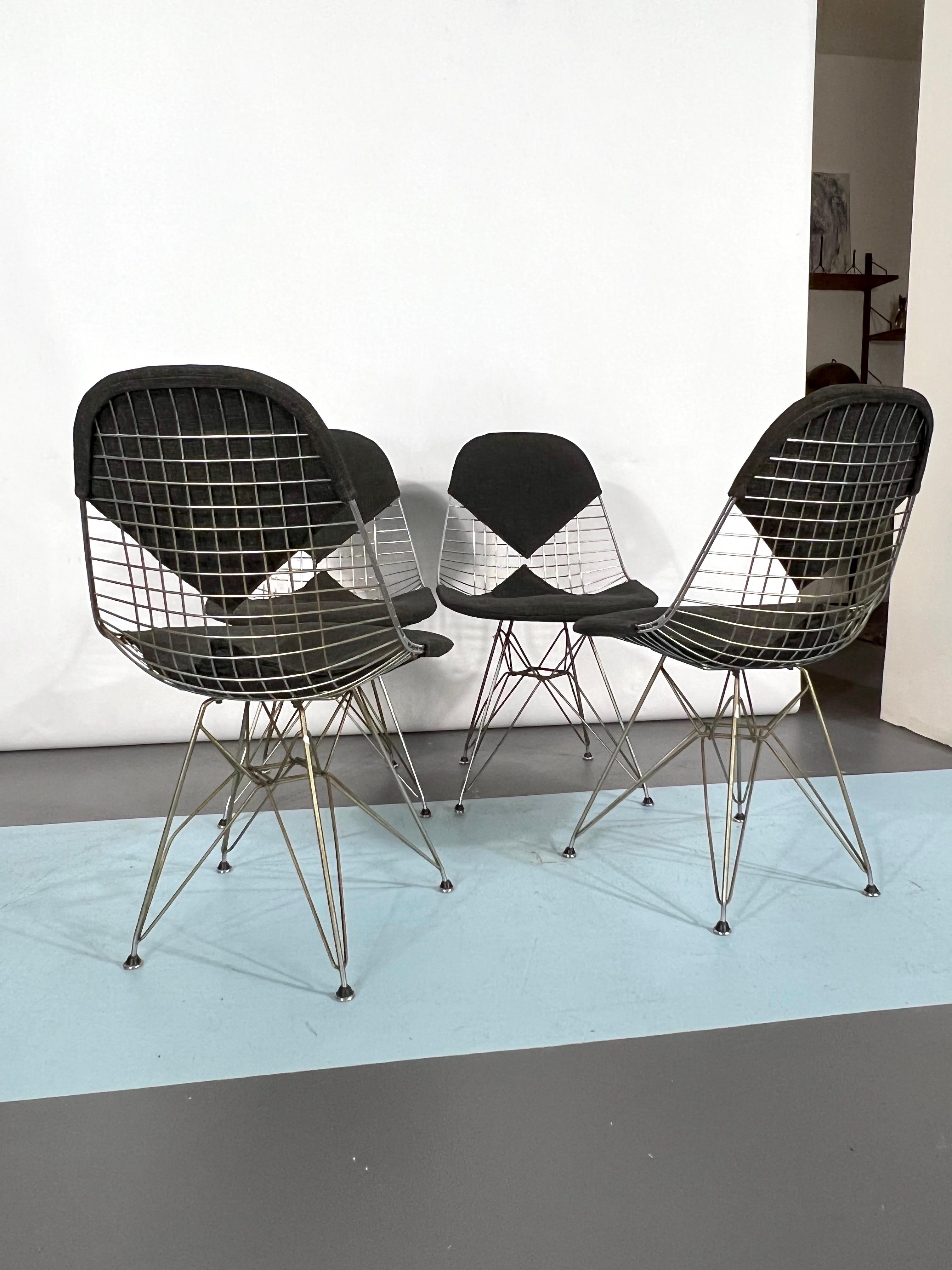 Moderner Satz von vier DKR Bikini-Stühlen von Charles Eames aus der Mitte des Jahrhunderts im Angebot 2