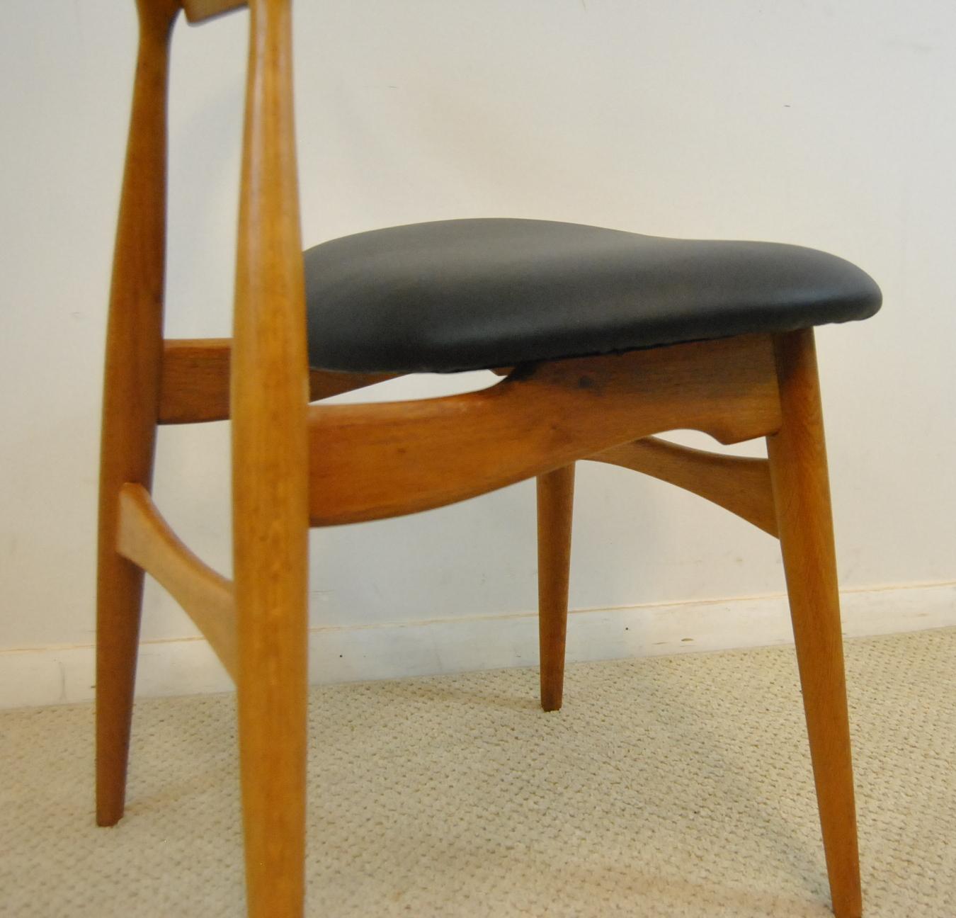 Leather Mid-Century Modern Set of Four Hans Wegner Teak Dining Chairs, Model CH33