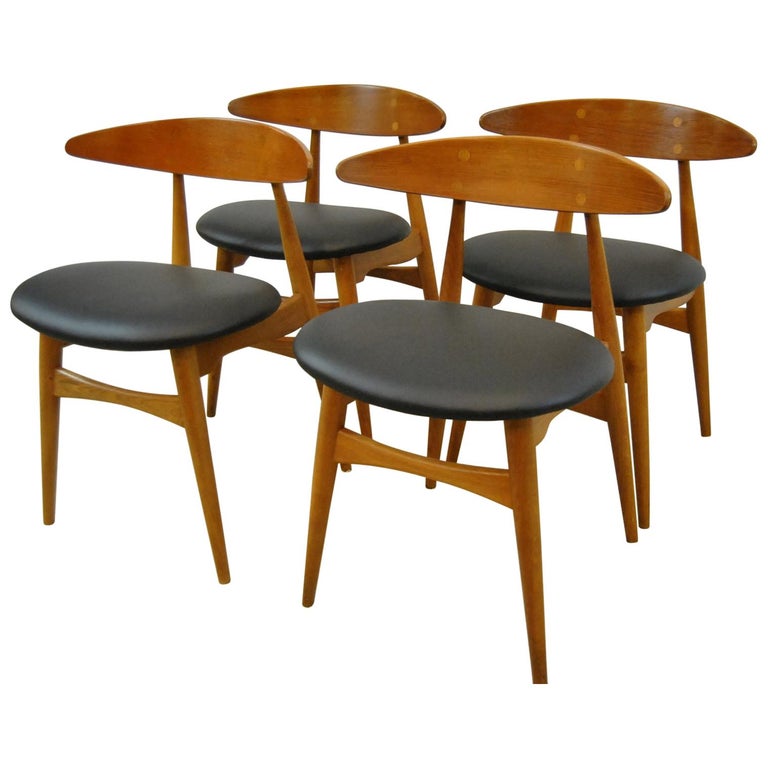 Mid-Century Modern Set of Four Hans Wegner Teak Dining Chairs, Model CH33  at 1stDibs | hans wegner ch33