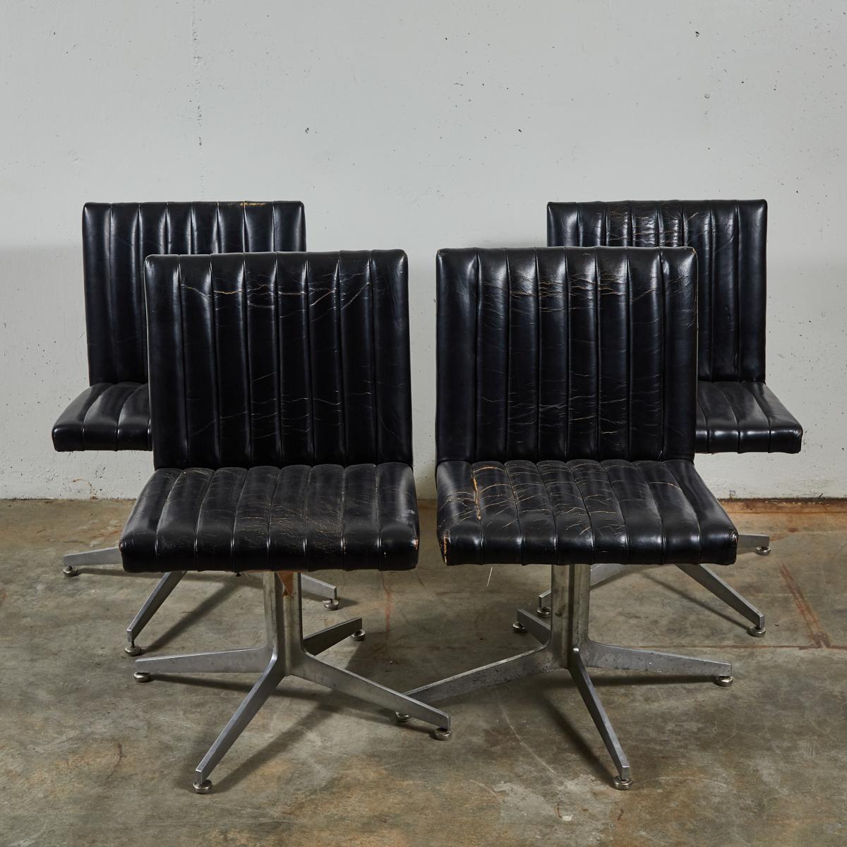 Mid-Century Modern Set of Four Swivel Chairs by Eames for Herman Miller In Good Condition In Los Angeles, CA