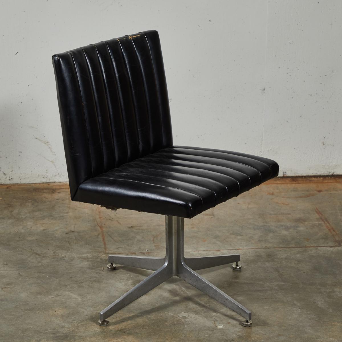 Metal Mid-Century Modern Set of Four Swivel Chairs by Eames for Herman Miller