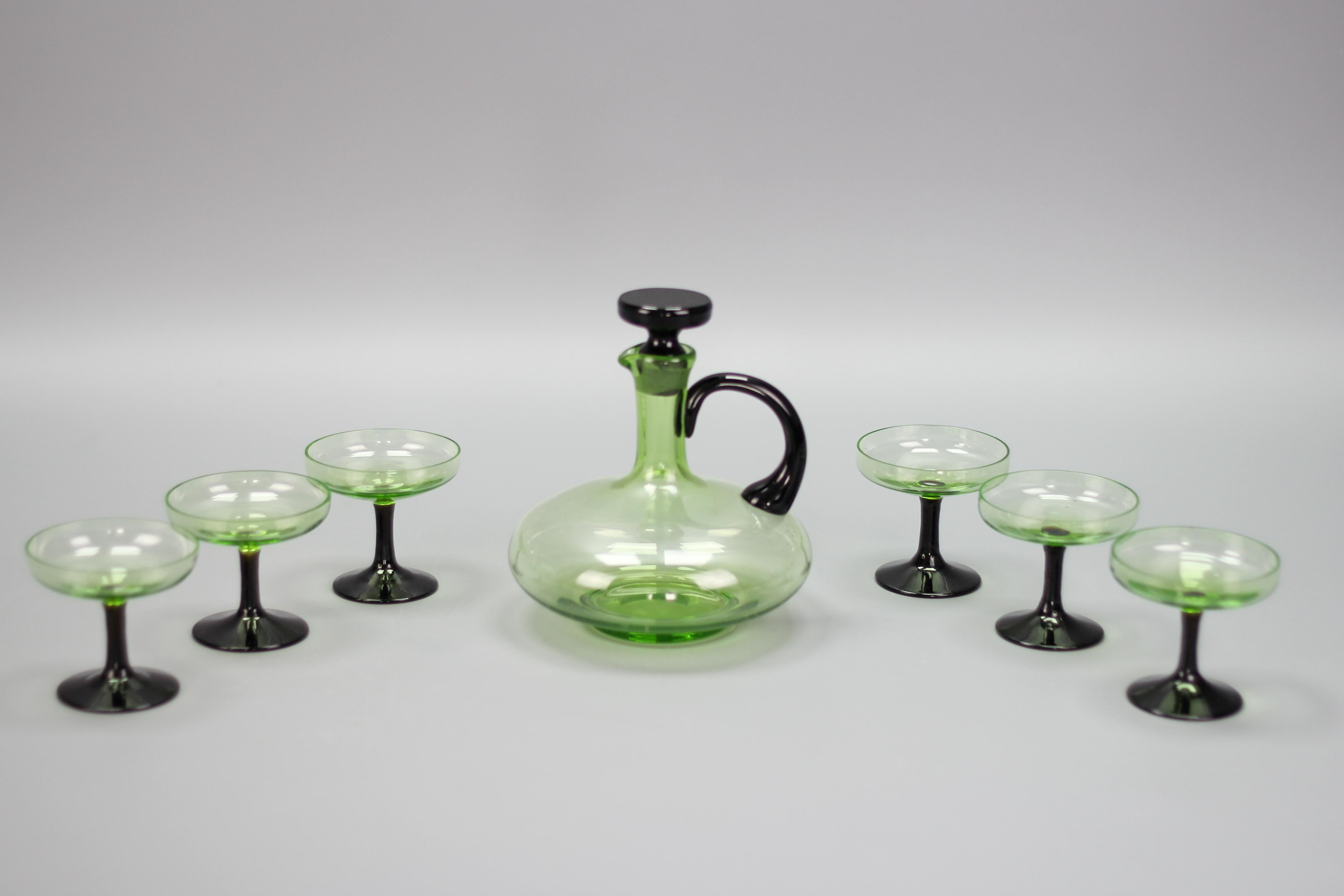 Mid-Century Modern Set of Green and Black Glass Decanter and Six Glasses For Sale 7