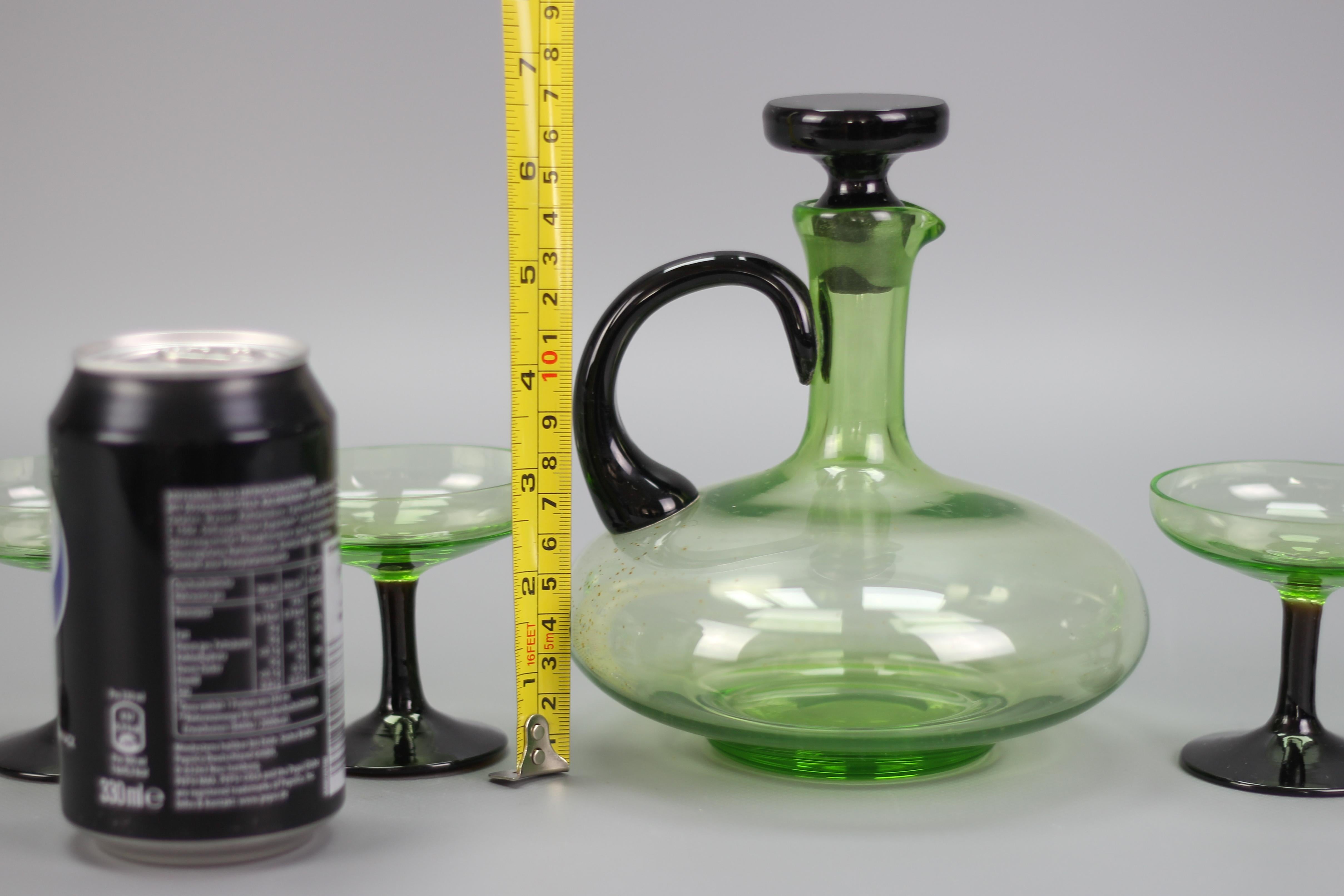 Mid-Century Modern Set of Green and Black Glass Decanter and Six Glasses For Sale 11