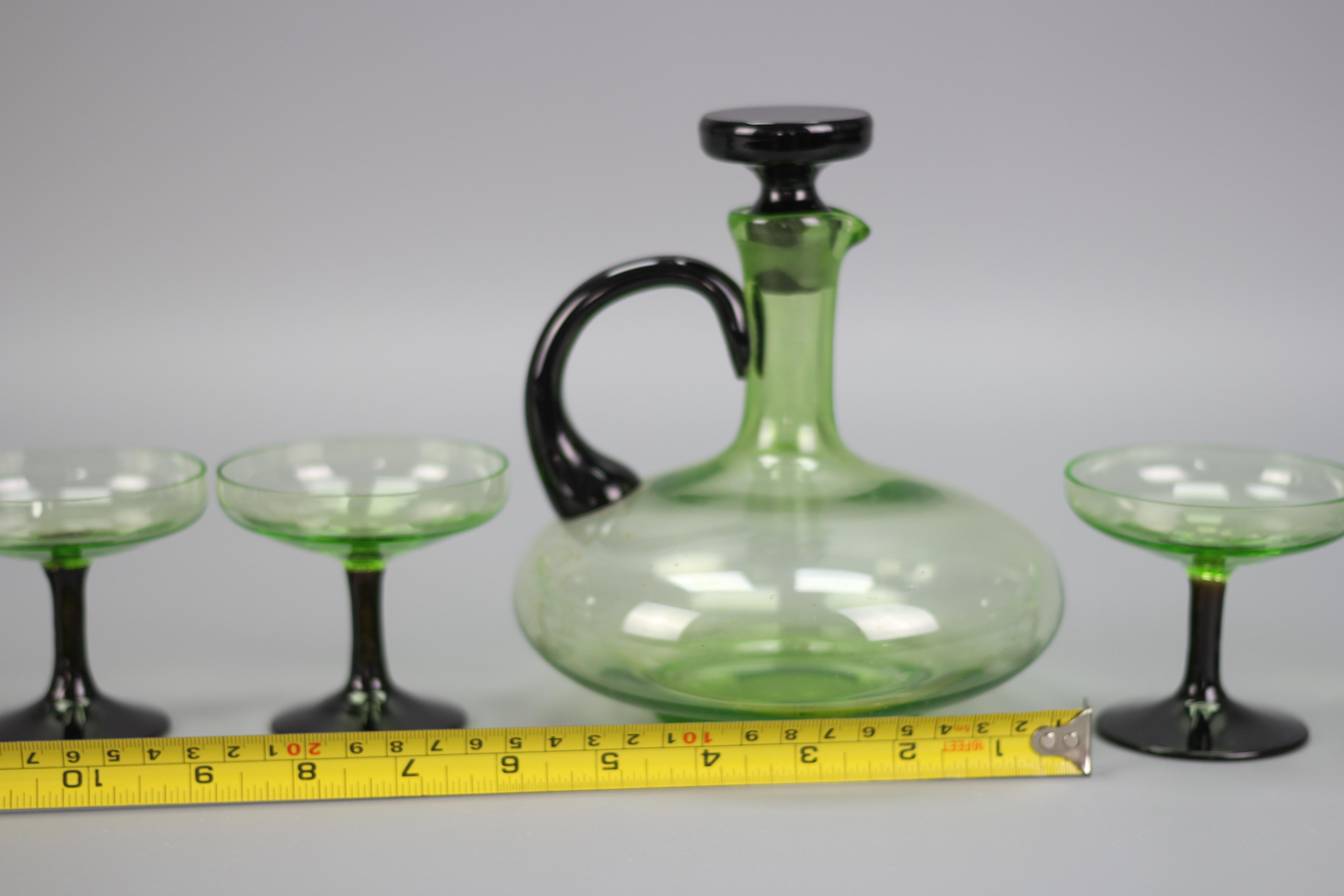 Mid-Century Modern Set of Green and Black Glass Decanter and Six Glasses For Sale 13