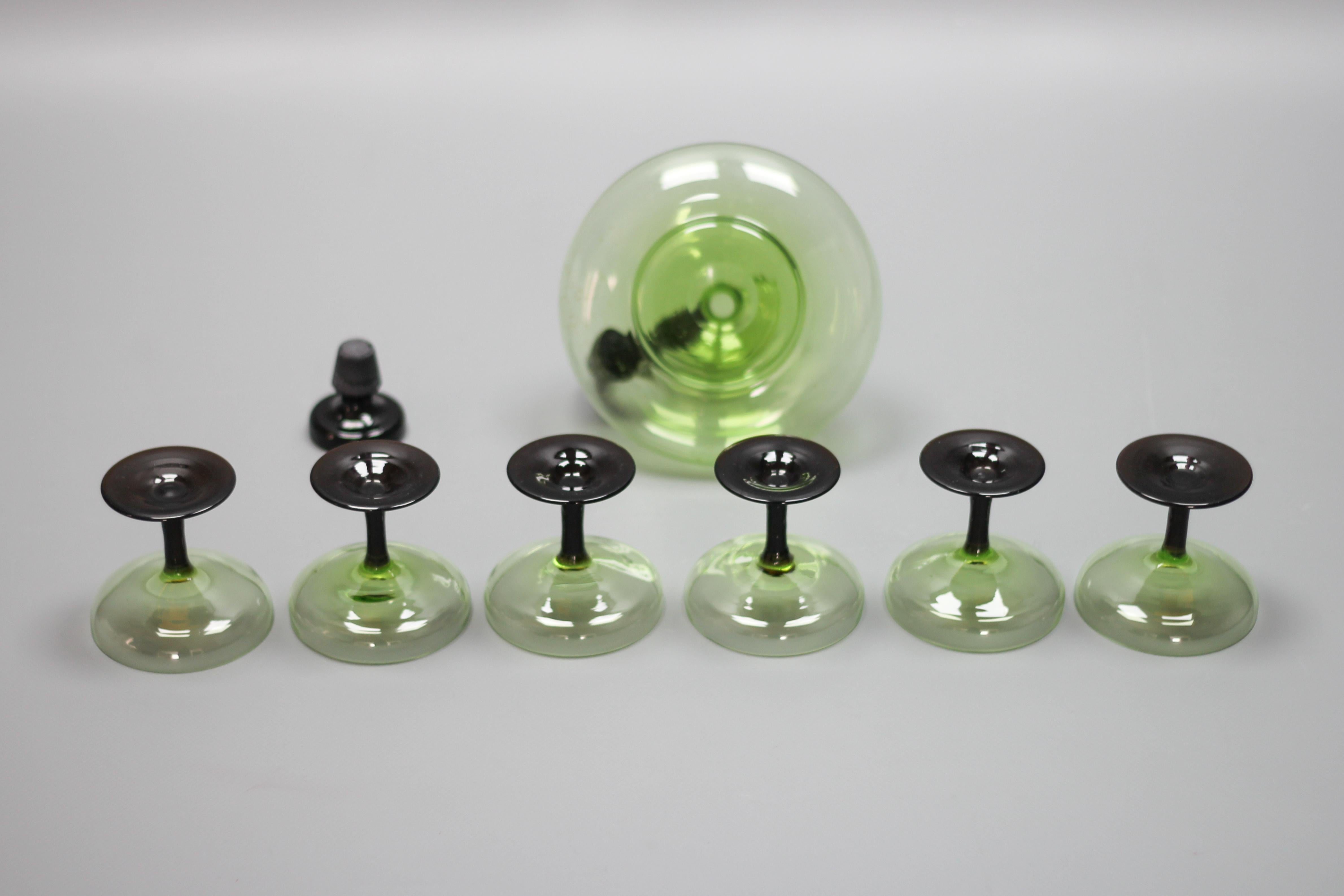 Mid-Century Modern Set of Green and Black Glass Decanter and Six Glasses For Sale 14