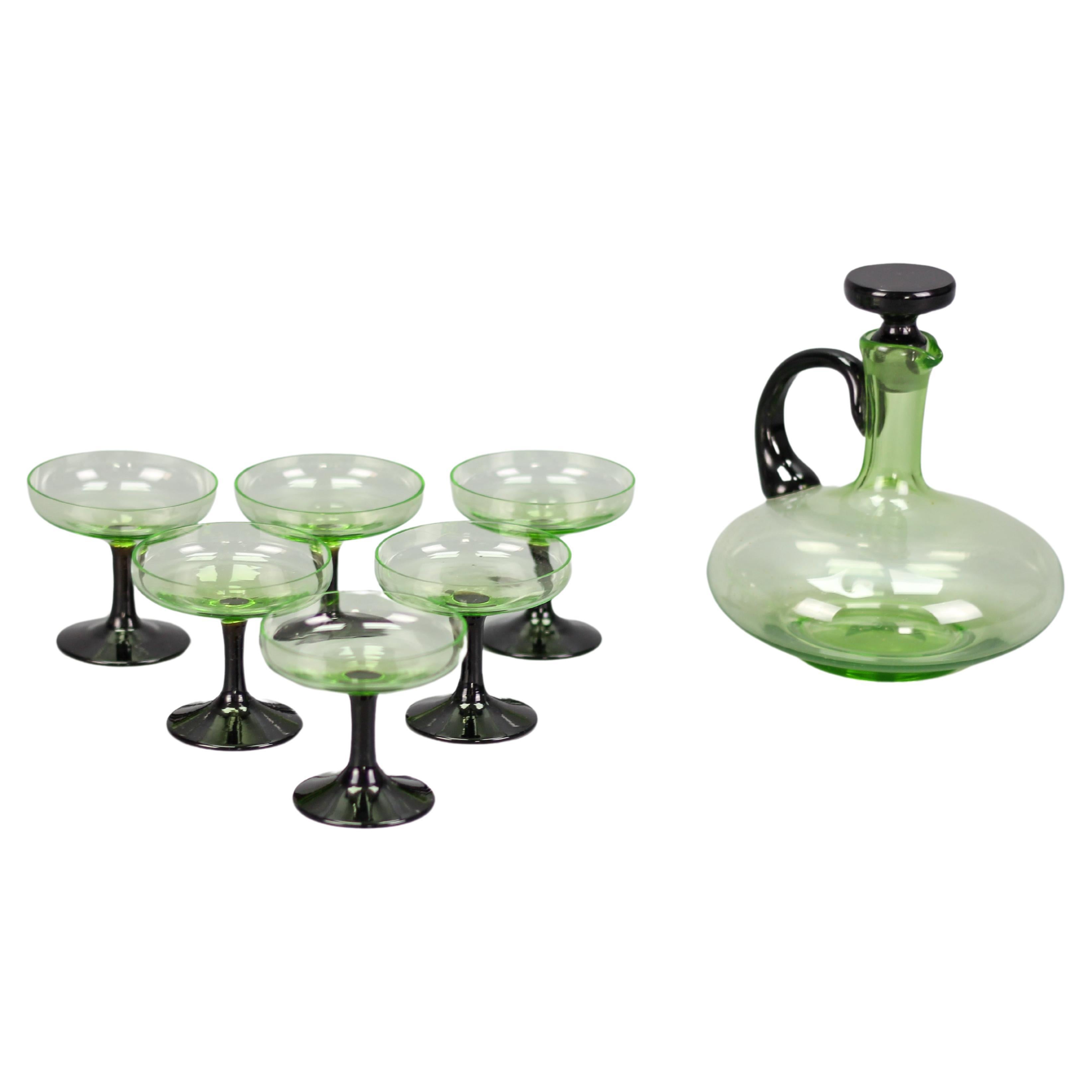 Mid-Century Modern Set of Green and Black Glass Decanter and Six Glasses For Sale