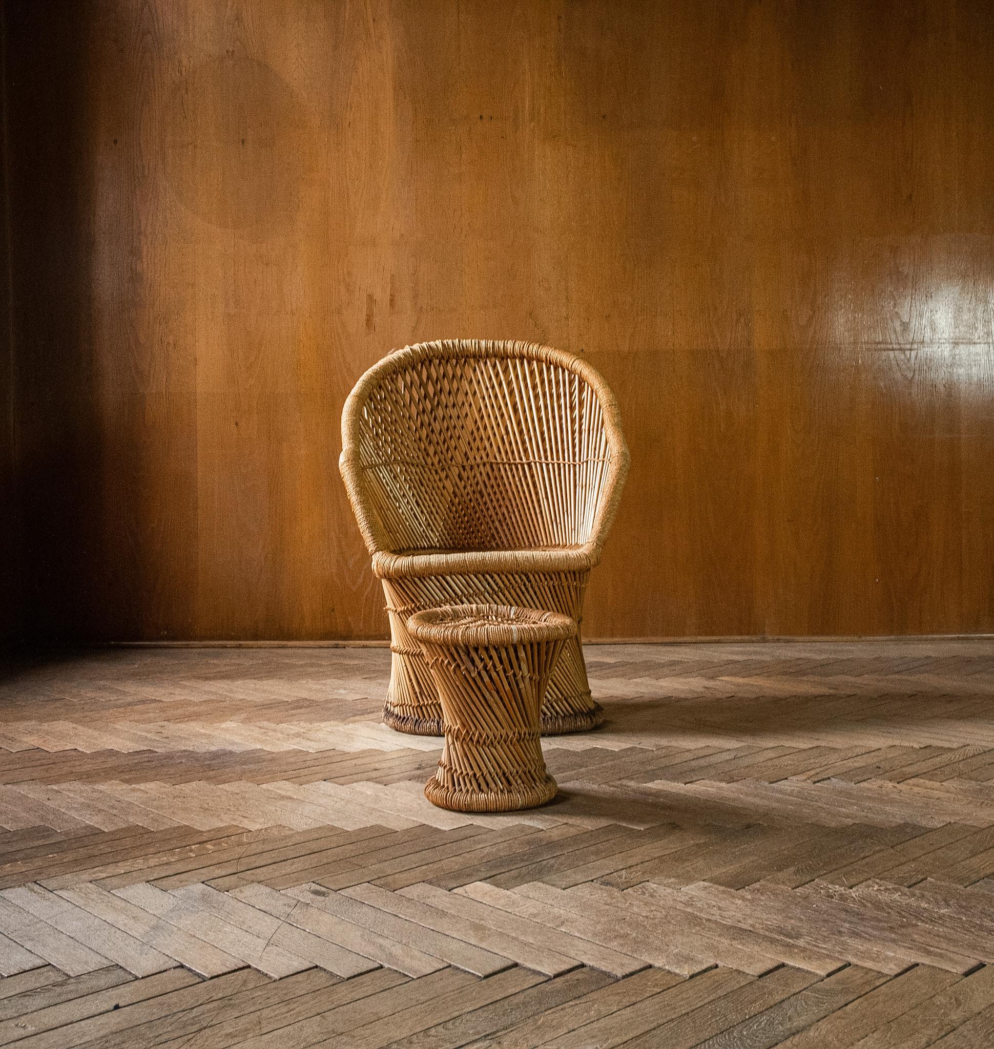 Ensemble de chaises d'extérieur et tables d'appoint en osier de style moderne du milieu du siècle, années 60 en vente 2