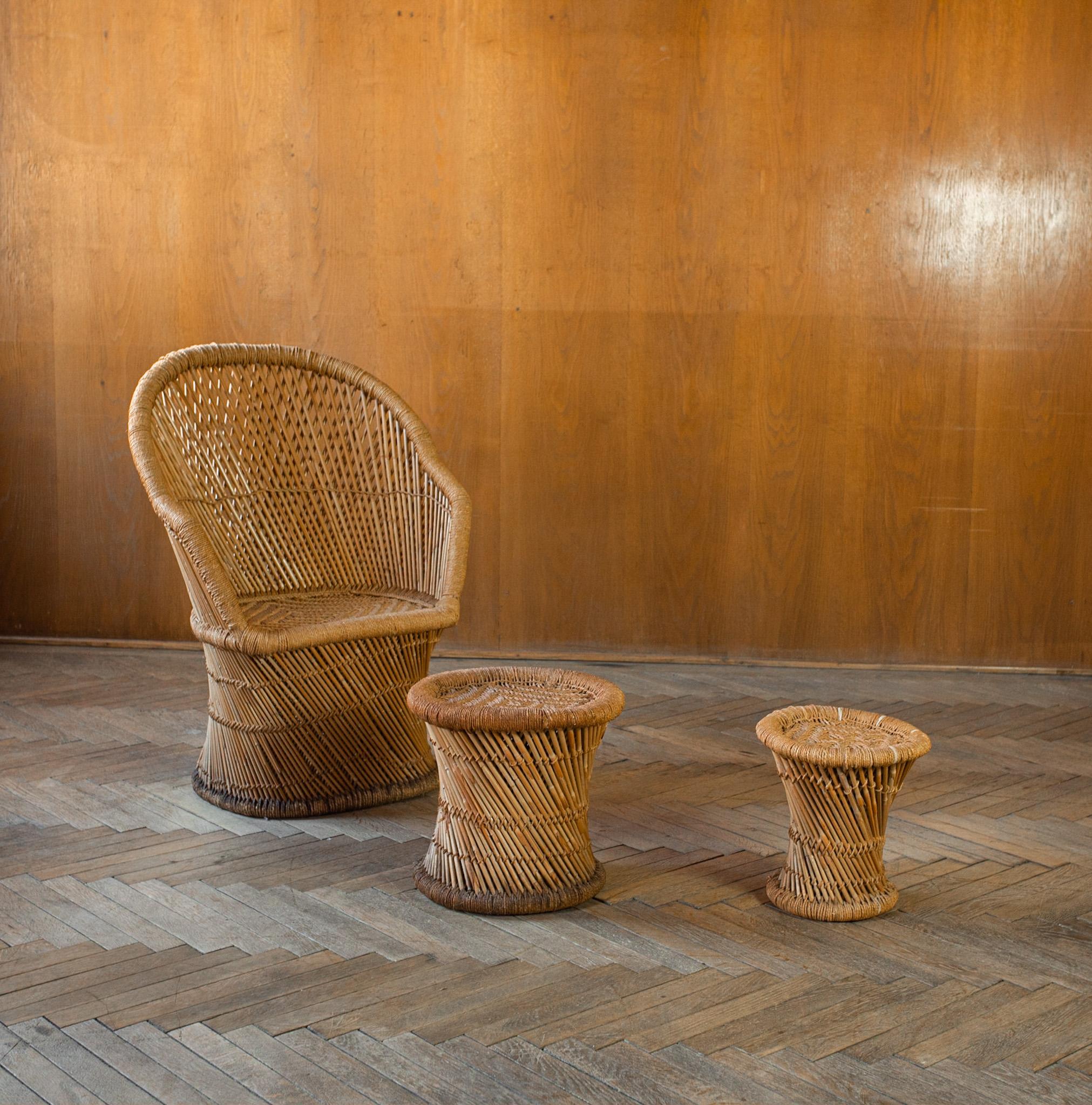 Ensemble de chaises d'extérieur et tables d'appoint en osier de style moderne du milieu du siècle, années 60 en vente 4