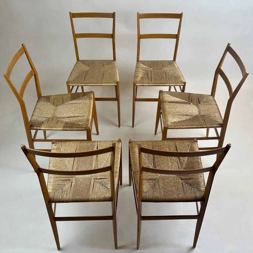 Mid-Century Modern Set of Six Ash Wood 699 Superleggera Chairs by Gio Ponti  In Good Condition For Sale In Firenze, Tuscany