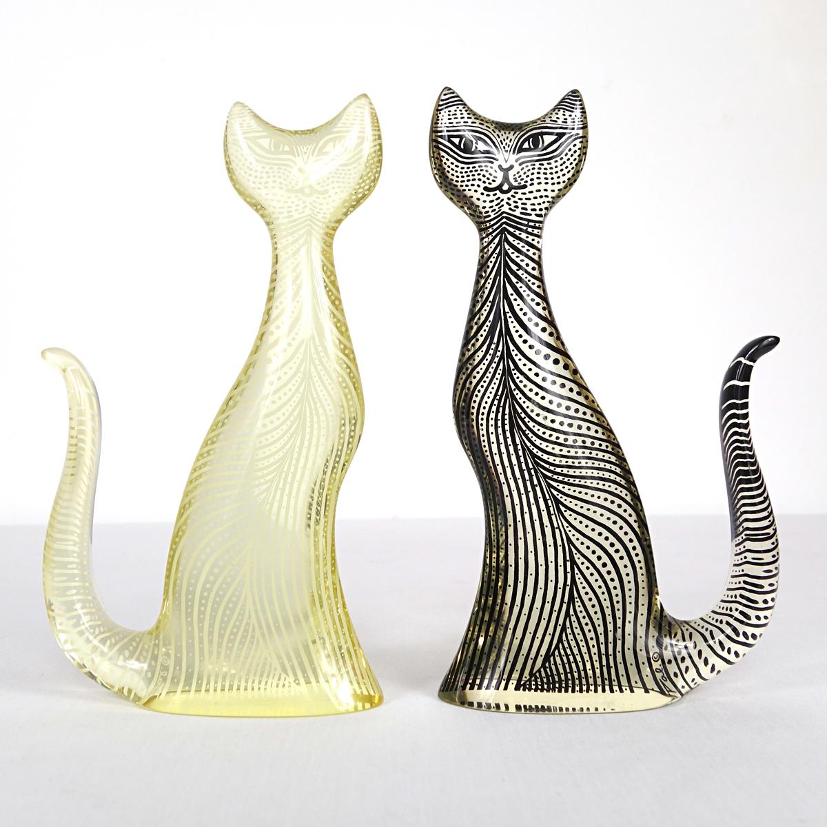 Set of six beautiful cats designed and made by Abraham Palatnik.
There are two large cats (21.5 cm / 8.5 inch) and four smaller ones: two are sitting (10 cm high) and two standing (9 cm high).

The Brazilian artist Abraham Palatnik (1928) was the
