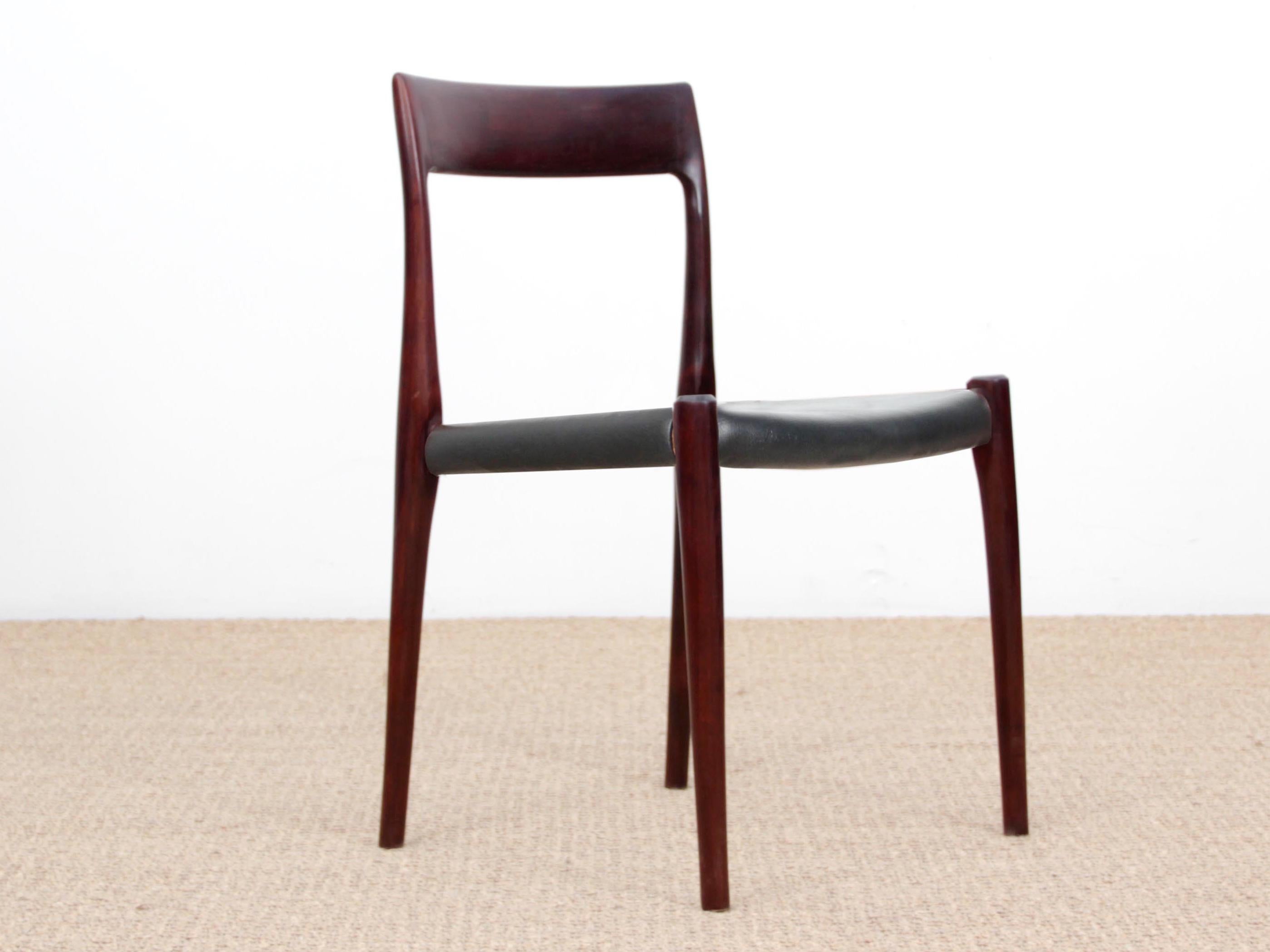 Mid-Century Modern Set of four Rosewood Dining Chairs by Niels Moller N°77 In Good Condition In Courbevoie, FR