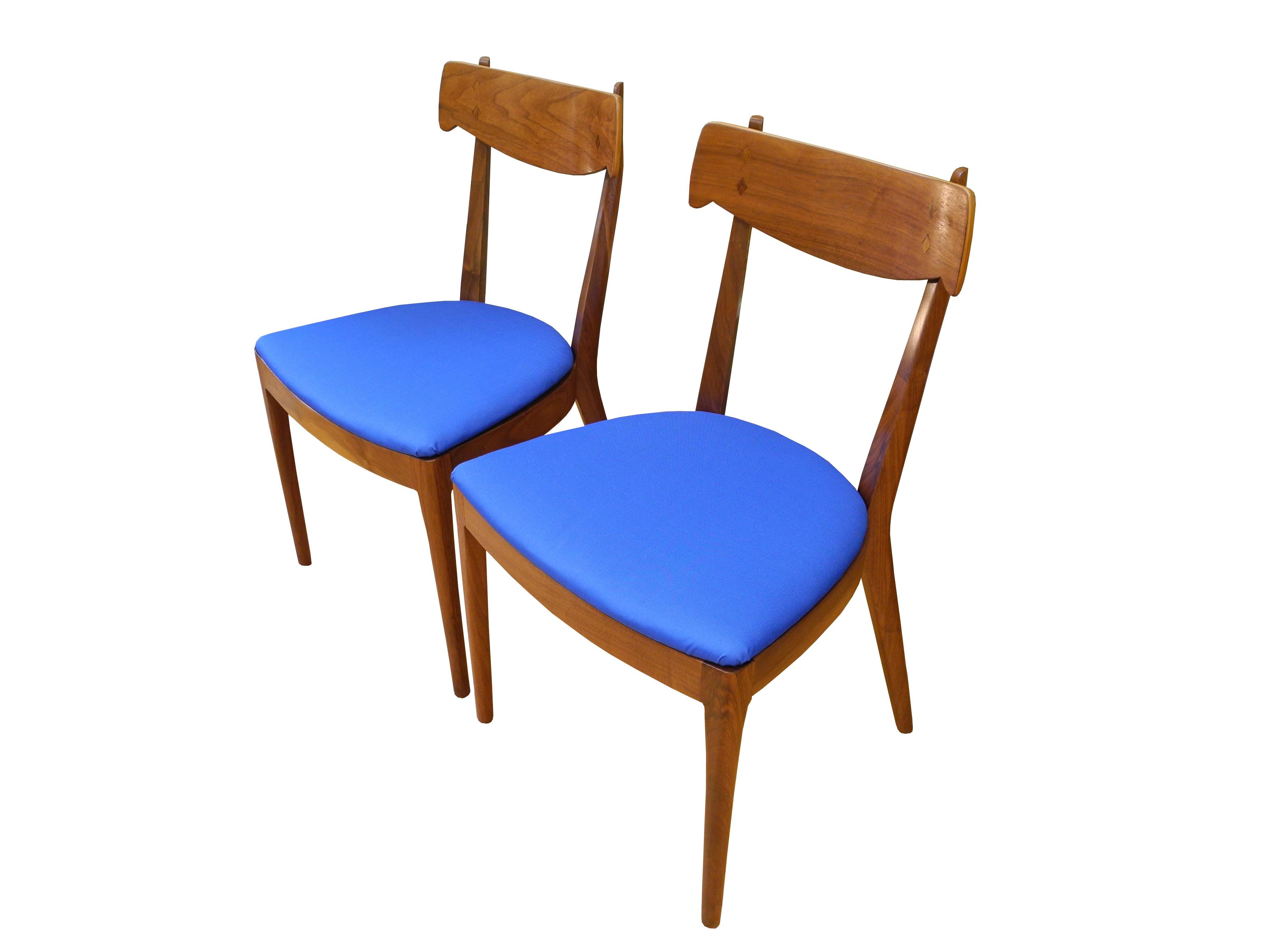 20th Century Mid-Century Modern Set of Six Walnut Dining Room Chairs by Kipp Stewart For Sale