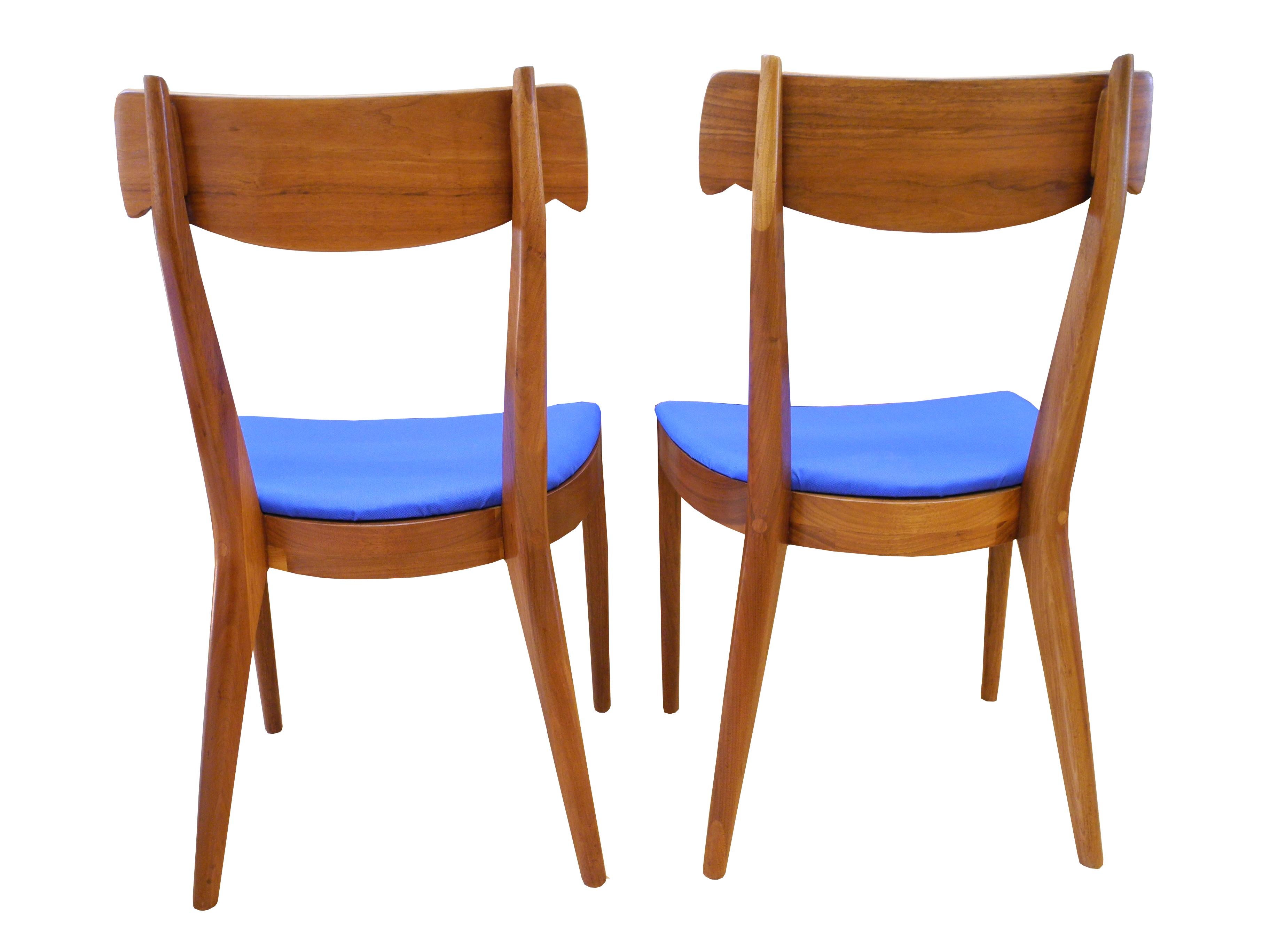 Mid-Century Modern Set of Six Walnut Dining Room Chairs by Kipp Stewart For Sale 1