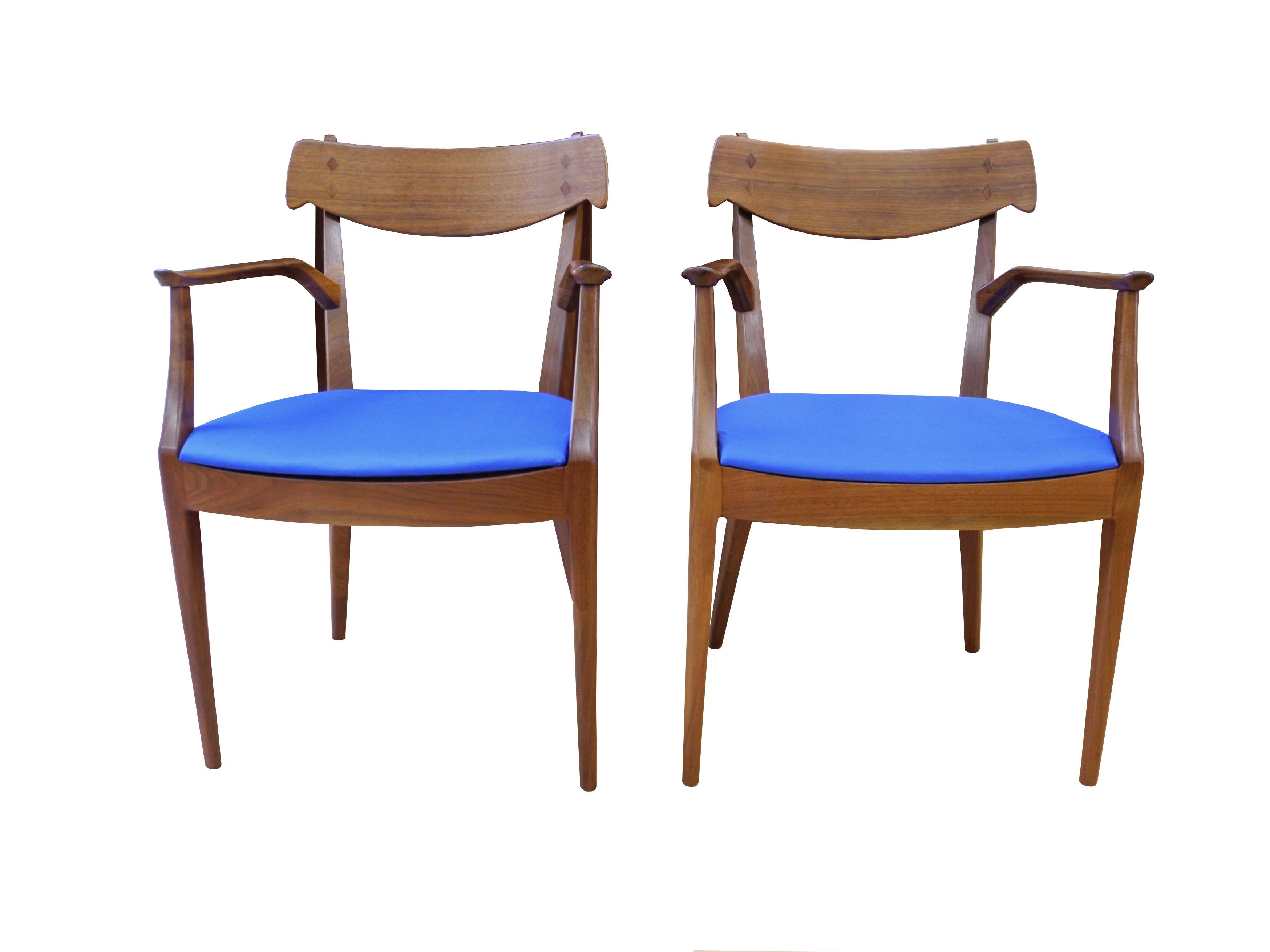 Mid-Century Modern Set of Six Walnut Dining Room Chairs by Kipp Stewart For Sale 2