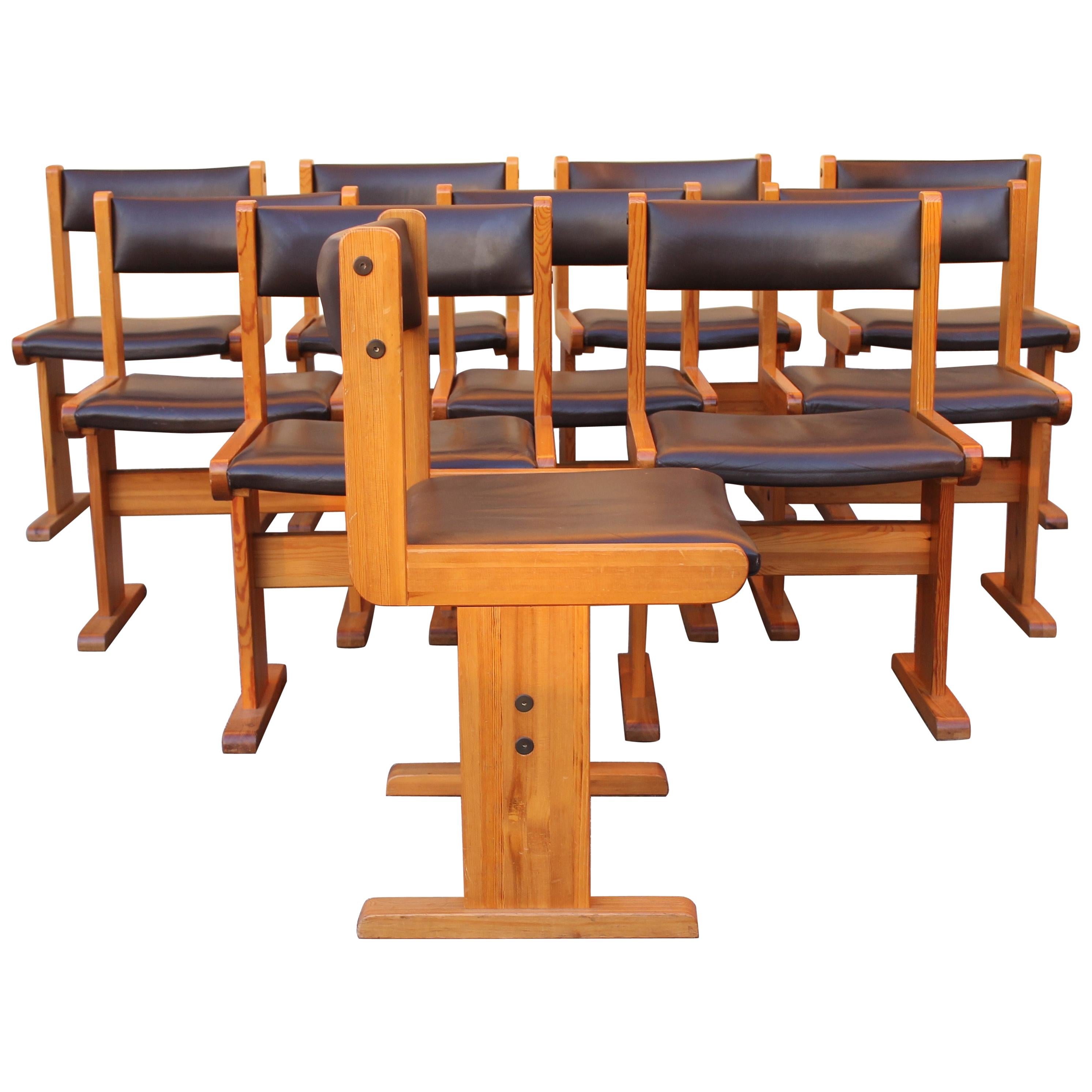 Mid-Century Gangso-Becher  Zehn Stühle aus Naturholz und braunem Kunstleder, 1970
