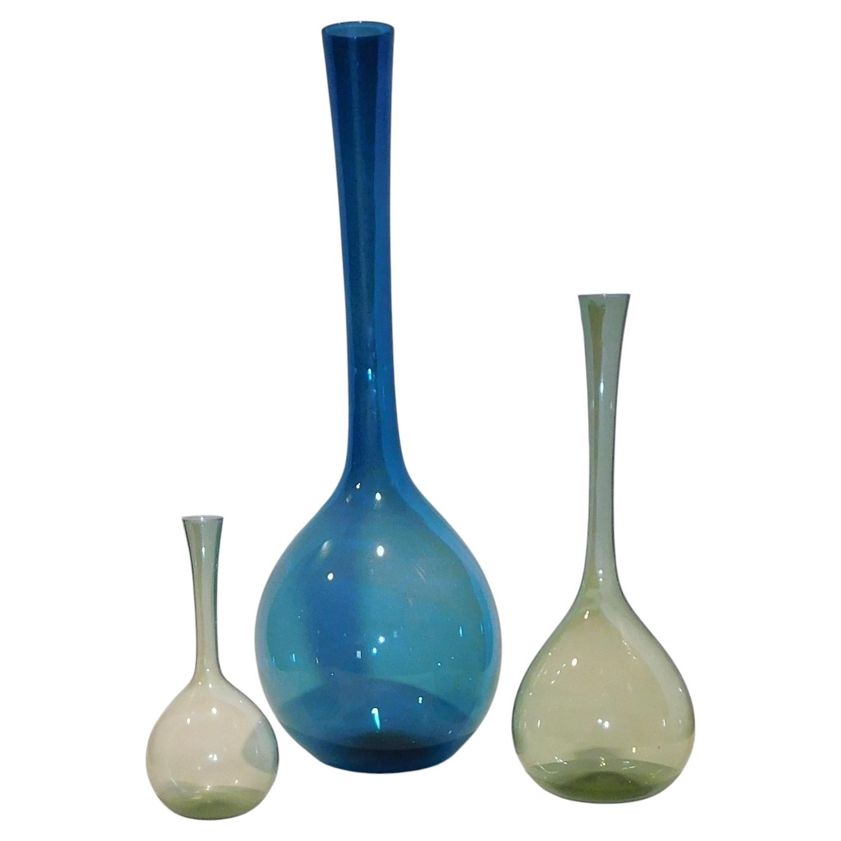 Ensemble de trois vases en verre d'art de style « Mid-Century Modern », créés par Arthur Percy pour Gullaskruf
