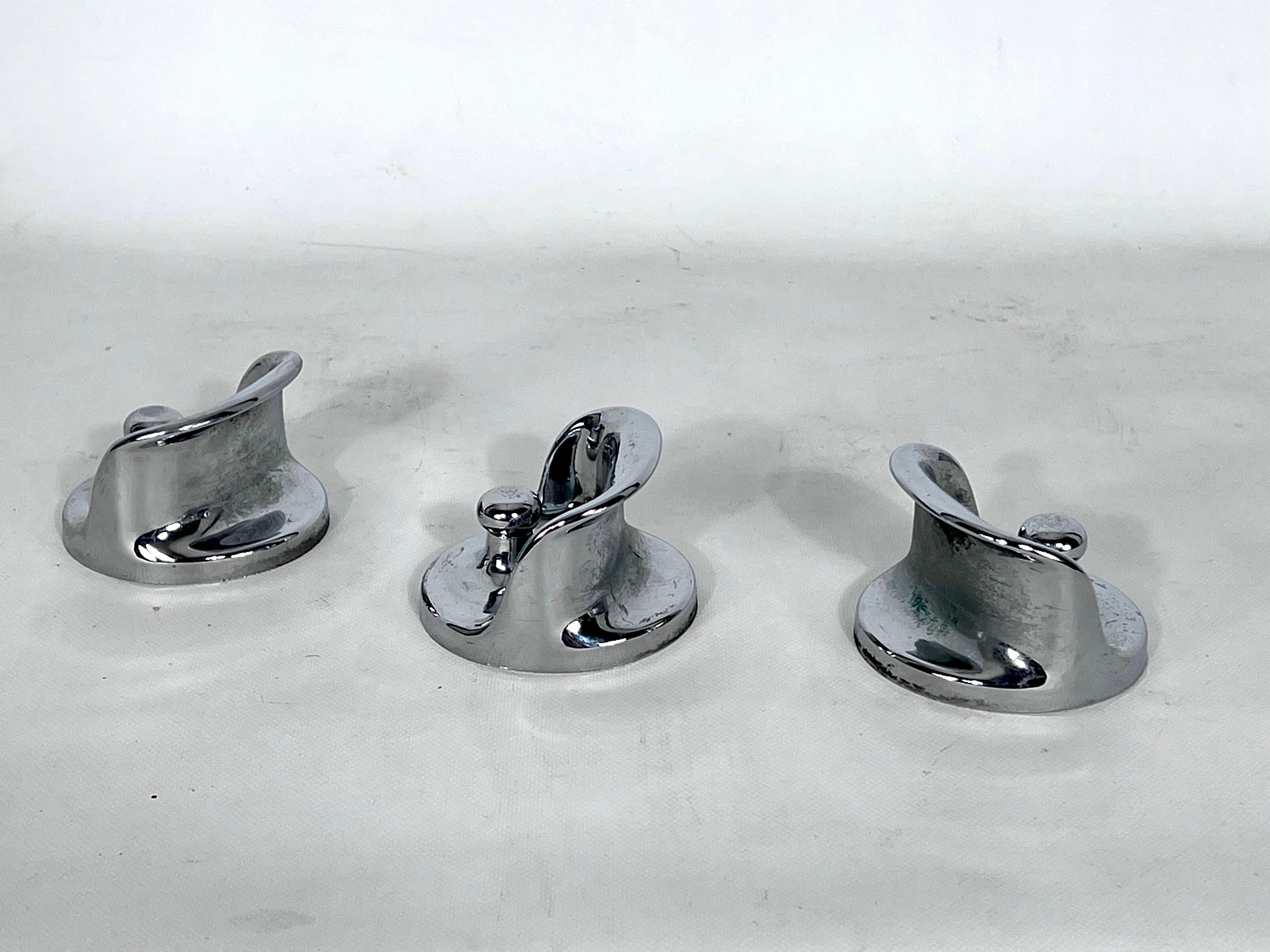 Mid-Century Modern Set of Three Chrome Plastic Coat Hangers Olaf Bohr, 1960s In Fair Condition For Sale In Catania, CT