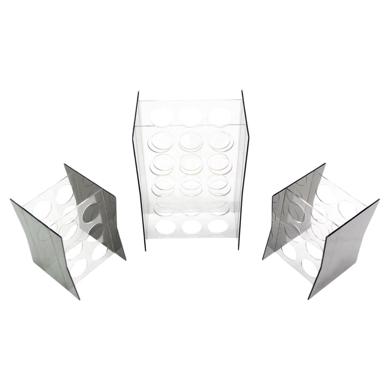 Set aus drei Weinregalständern aus klarem und geräuchertem Lucite, Mid-Century Modern im Angebot