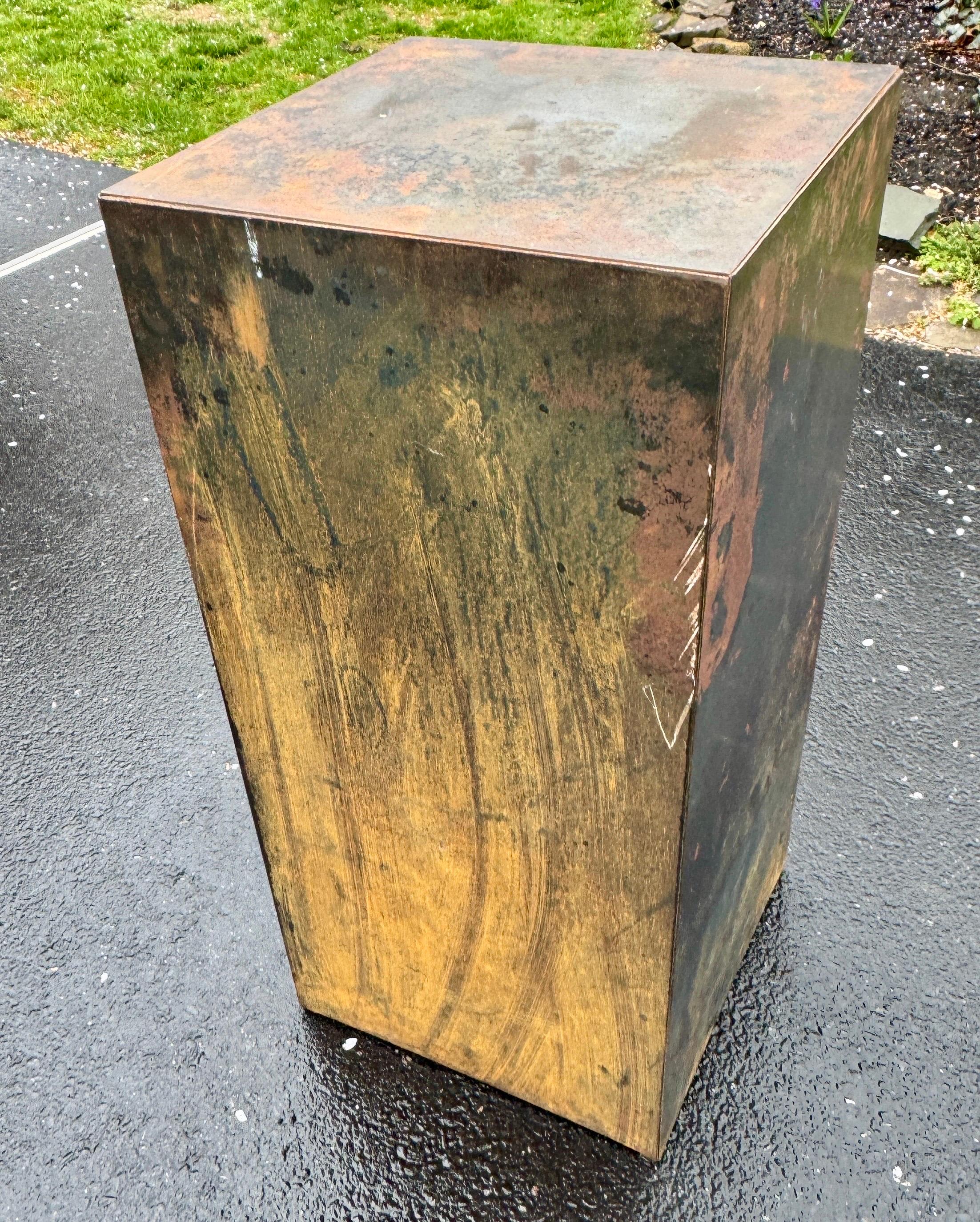 The Modernity Set of Three Metal Pedestals Planters (ensemble de trois jardinières à piédestal en métal) en vente 9