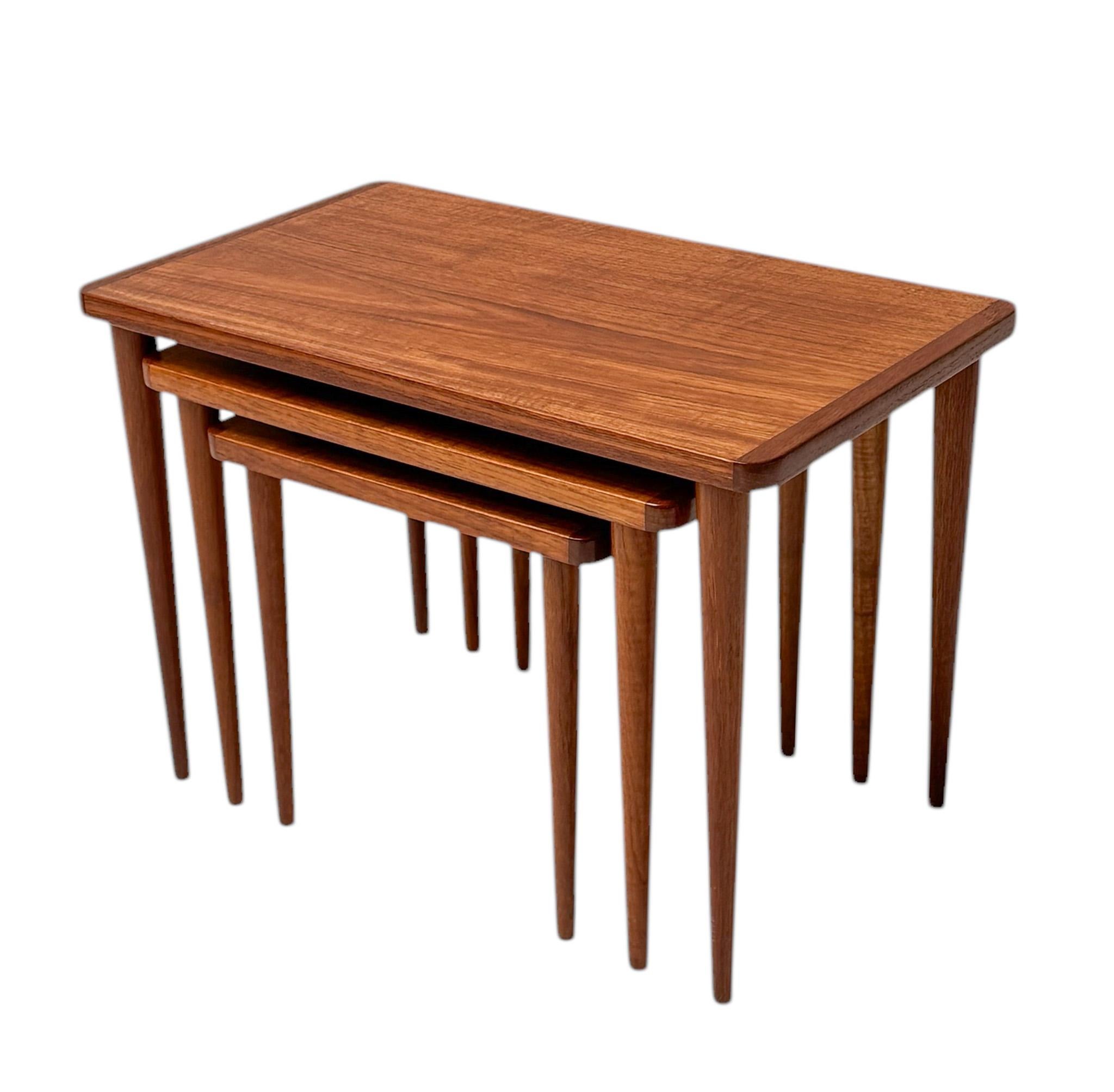 Set aus drei Schachteltischen, Mid-Century Modern, 1960er Jahre (Mitte des 20. Jahrhunderts) im Angebot