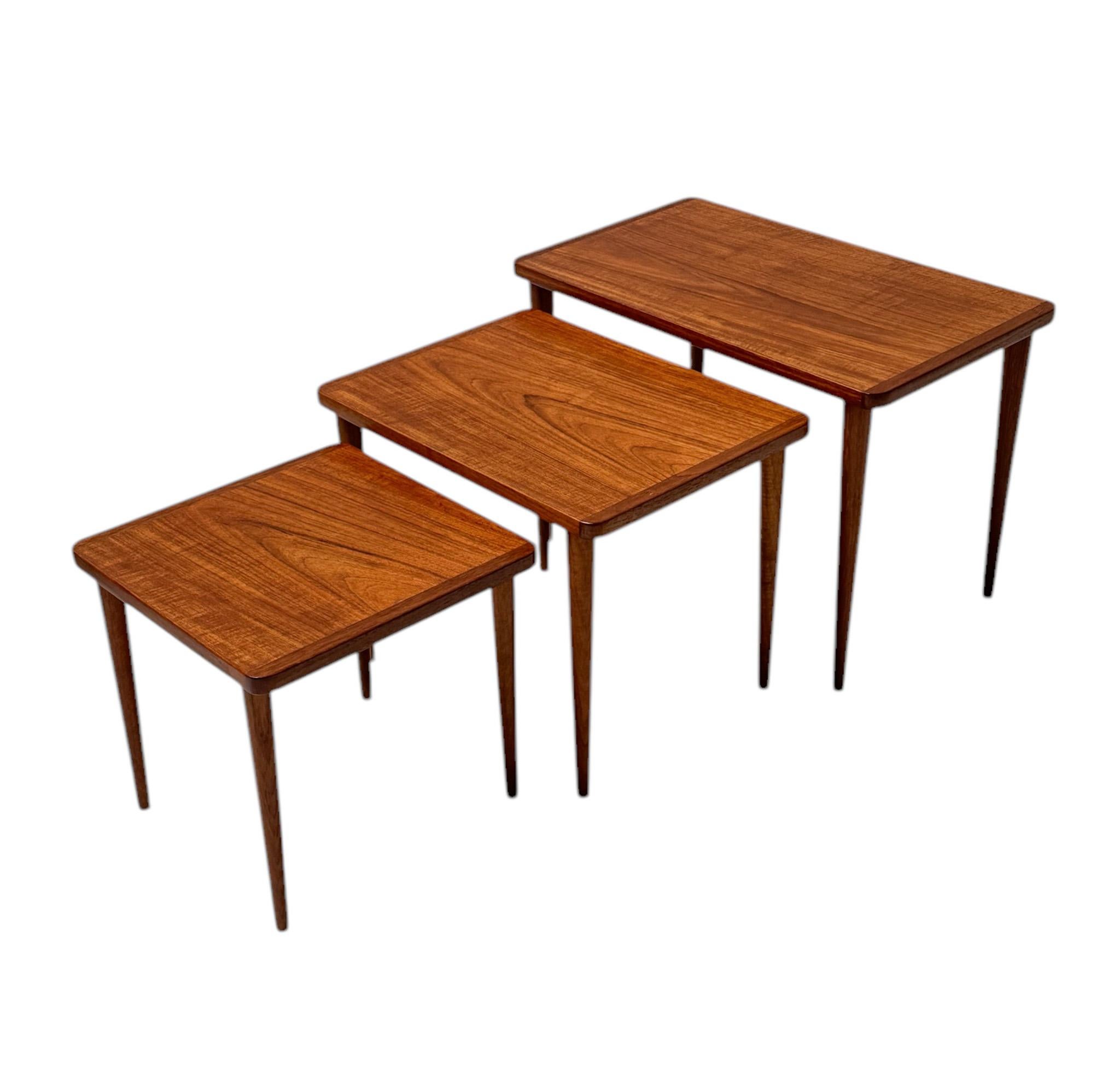 Set aus drei Schachteltischen, Mid-Century Modern, 1960er Jahre (Teakholz) im Angebot