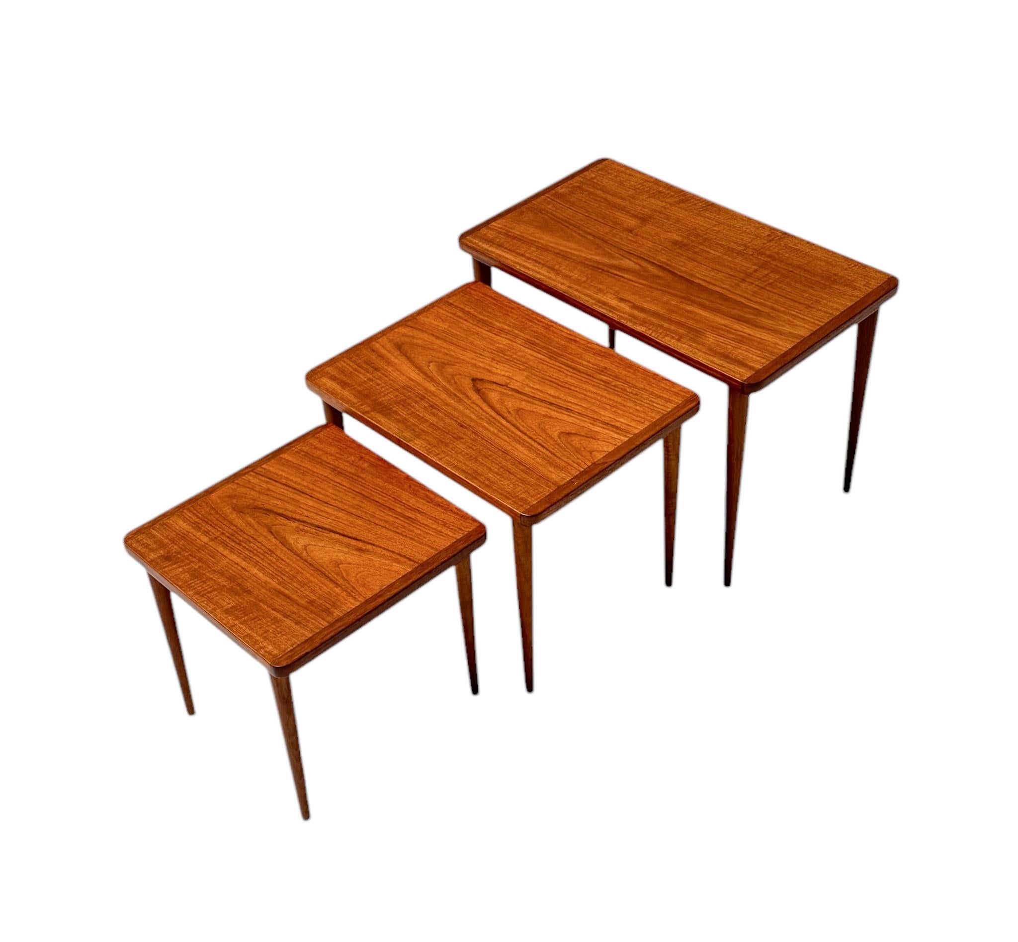 Set aus drei Schachteltischen, Mid-Century Modern, 1960er Jahre im Angebot 1