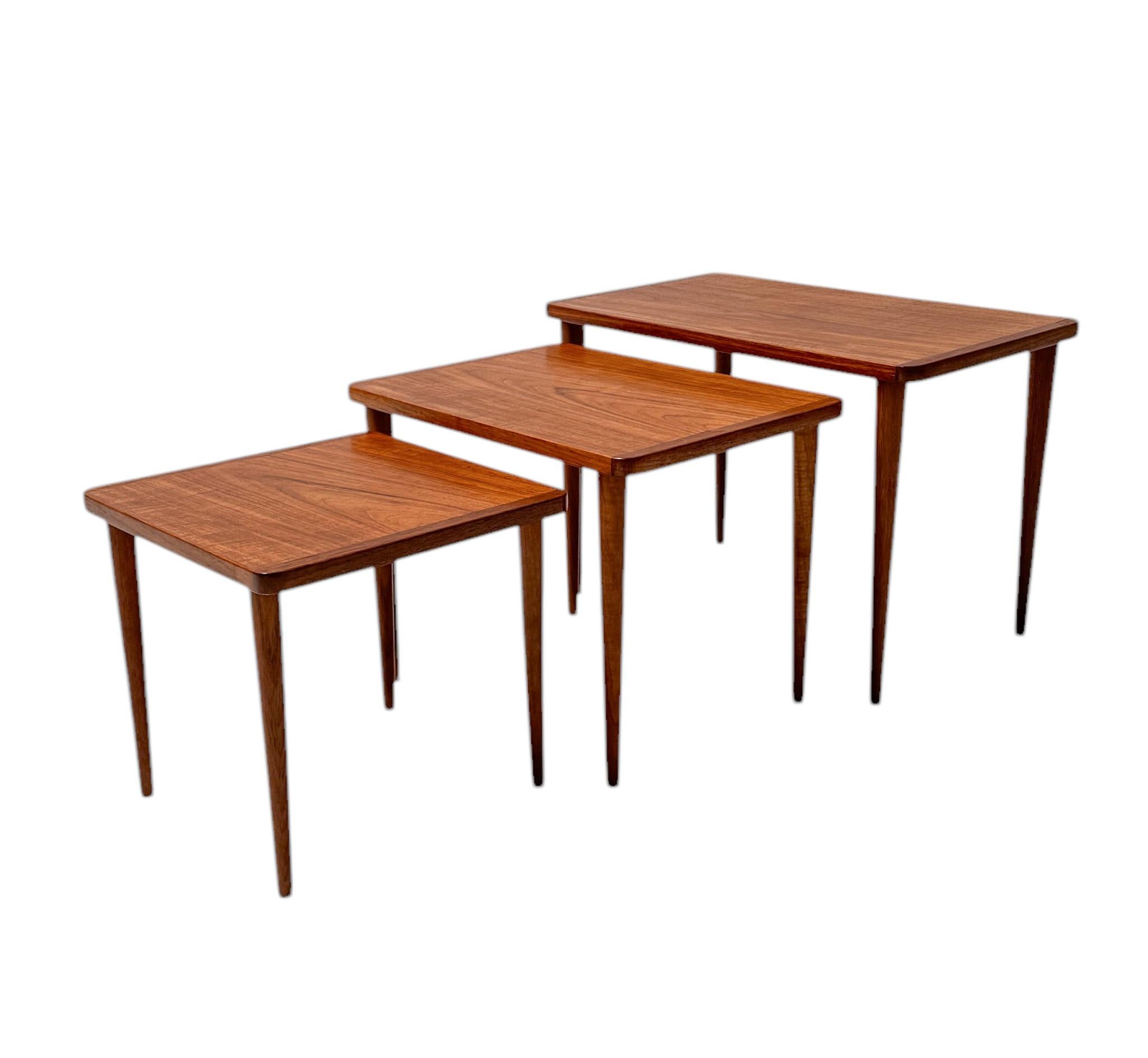 Set aus drei Schachteltischen, Mid-Century Modern, 1960er Jahre im Angebot 2
