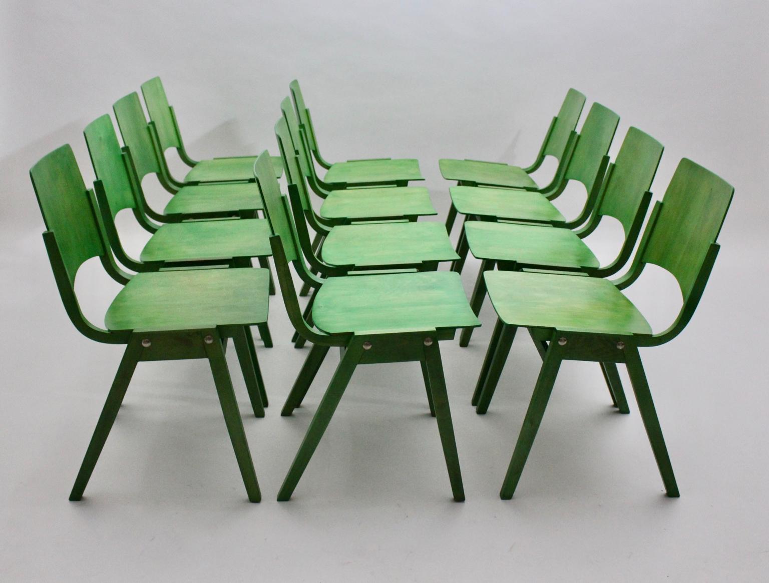 Tacheté Ensemble de douze chaises de salle à manger vintage vertes P7 de Roland Rainer, de style moderne du milieu du siècle dernier en vente