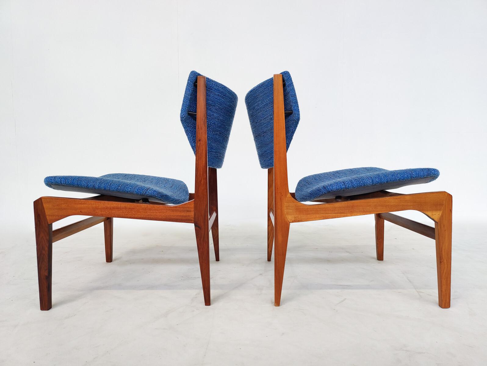 Mid-Century Modern Set of Two Armchairs with Matching Ottoman, Italy, 1960s For Sale 4