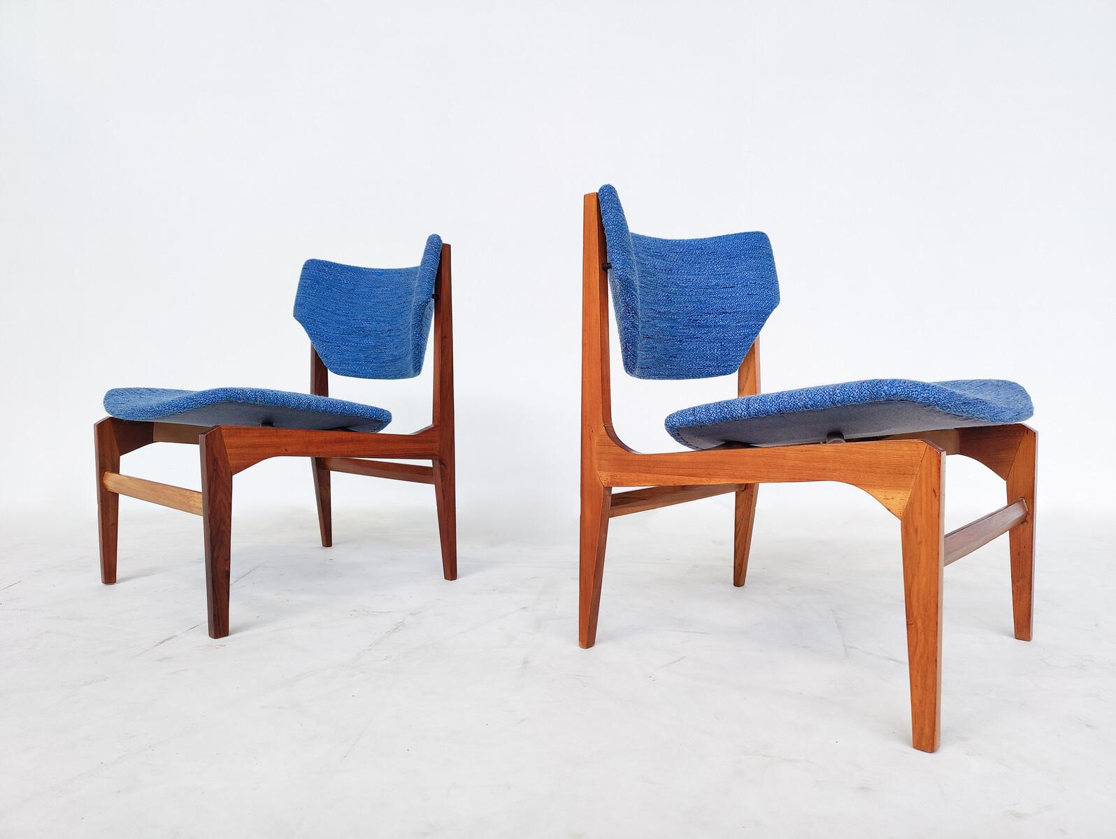 Mid-Century Modern Set of Two Armchairs with Matching Ottoman, Italy, 1960s For Sale 5