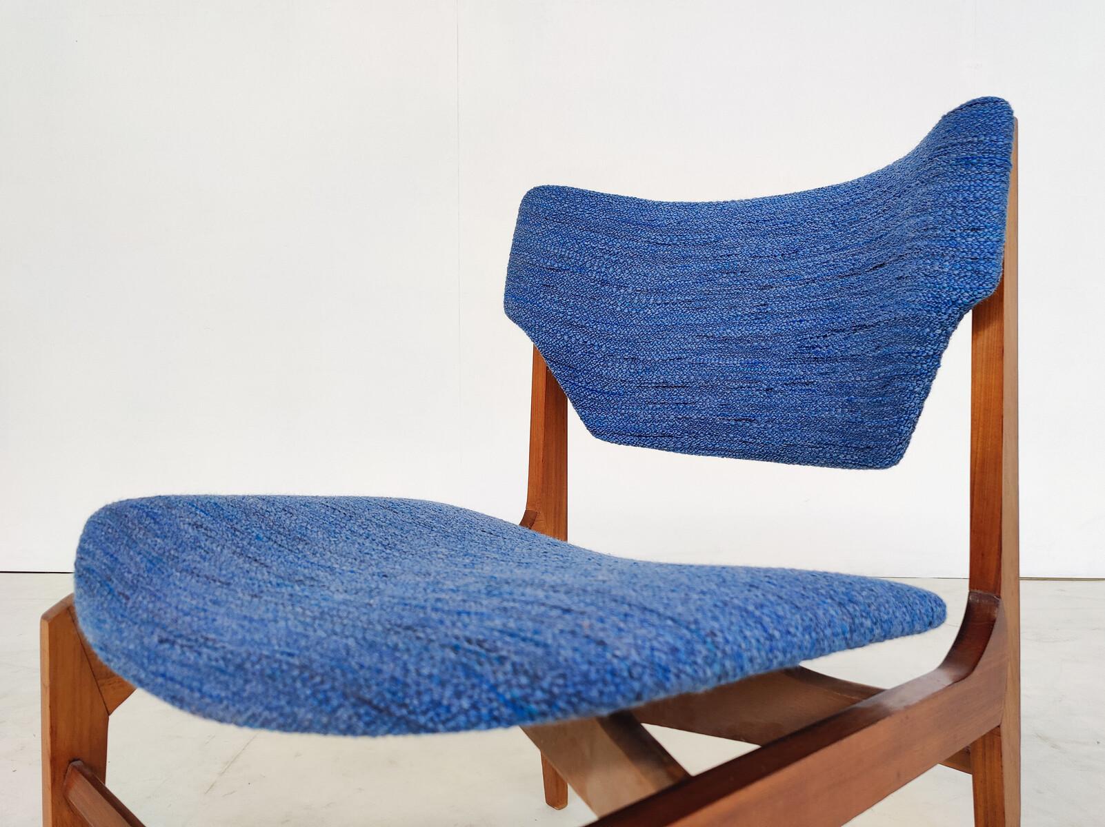 Fabric Mid-Century Modern Set of Two Armchairs with Matching Ottoman, Italy, 1960s For Sale