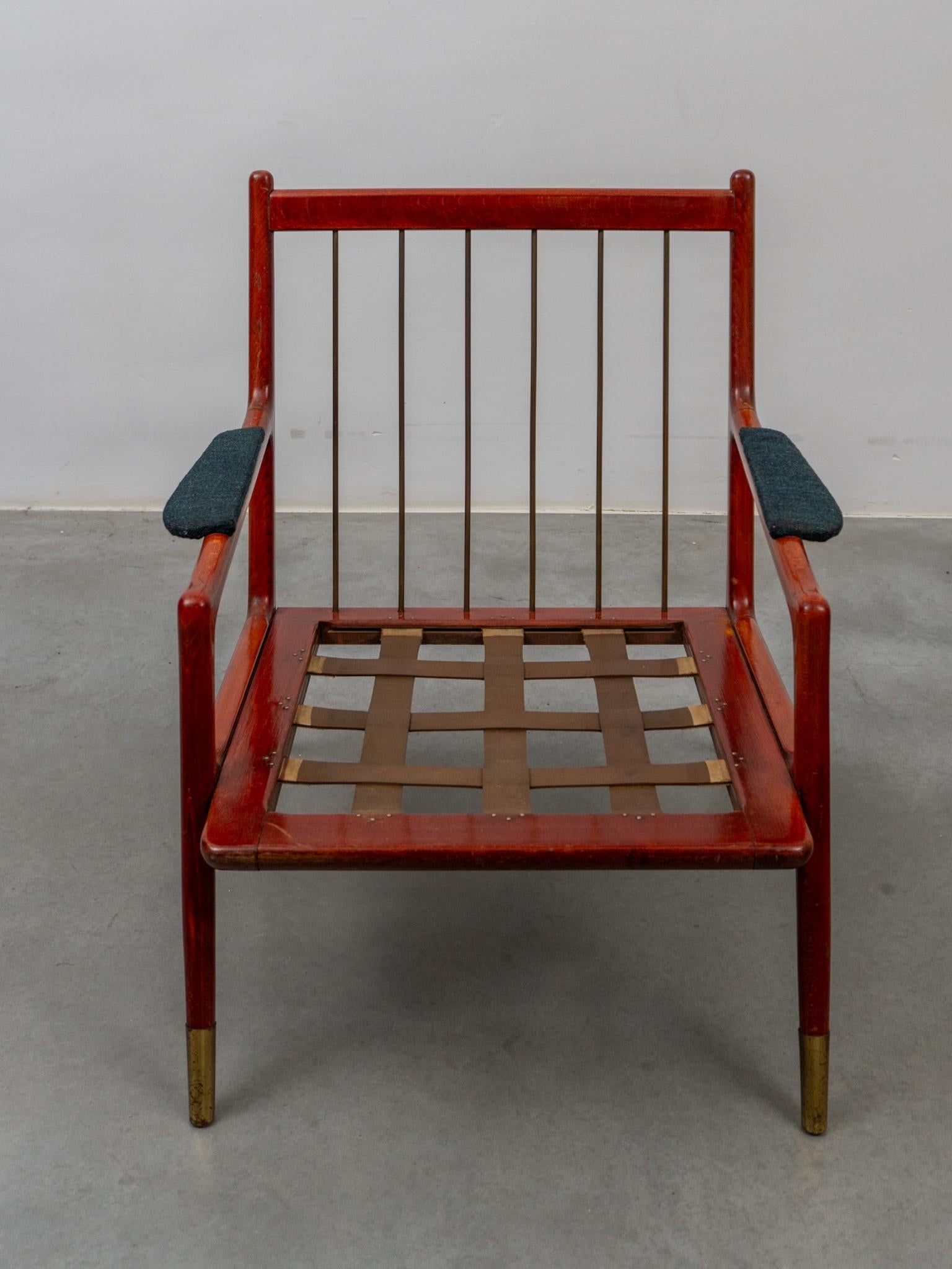Ensemble de deux chaises longues en noyer et laiton, The MODERNITY, Danemark, années 1960 en vente 4