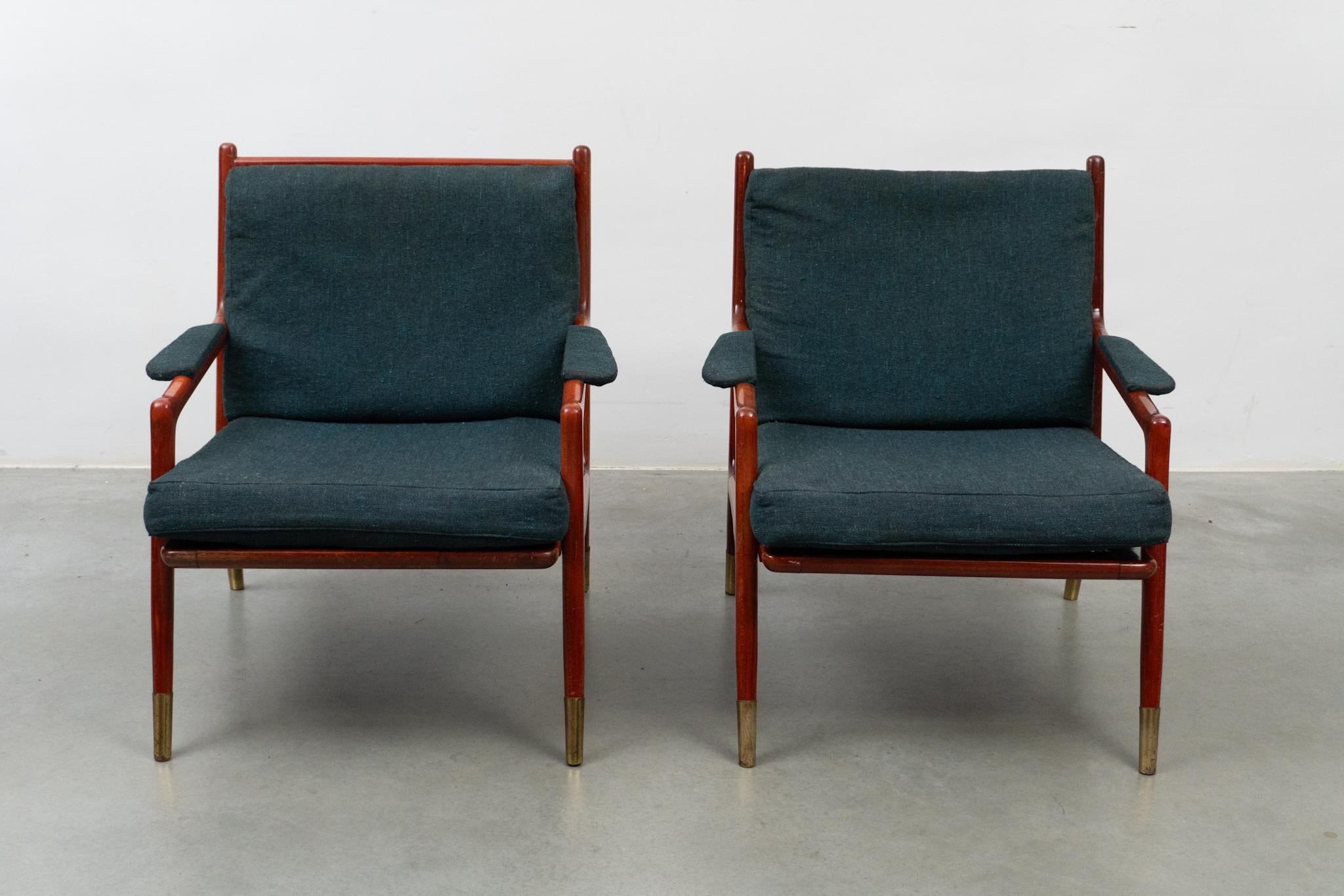 Mid-Century Modern Ensemble de deux chaises longues en noyer et laiton, The MODERNITY, Danemark, années 1960 en vente