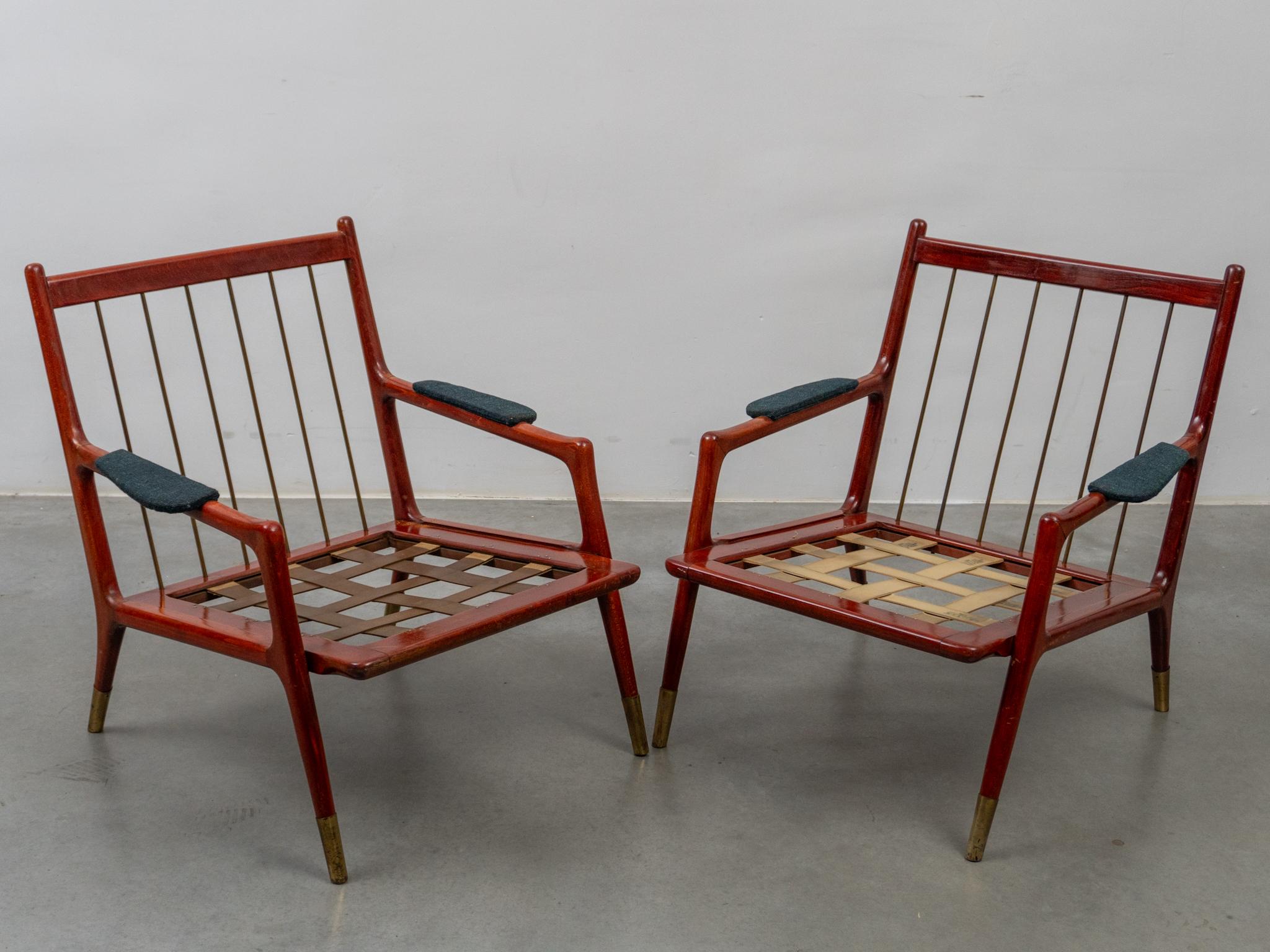Ensemble de deux chaises longues en noyer et laiton, The MODERNITY, Danemark, années 1960 en vente 1