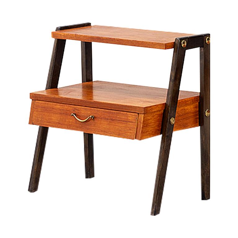 Mid-Century Modern Set of Two Scandinavian Teak Bedside Tables In Good Condition For Sale In London, GB