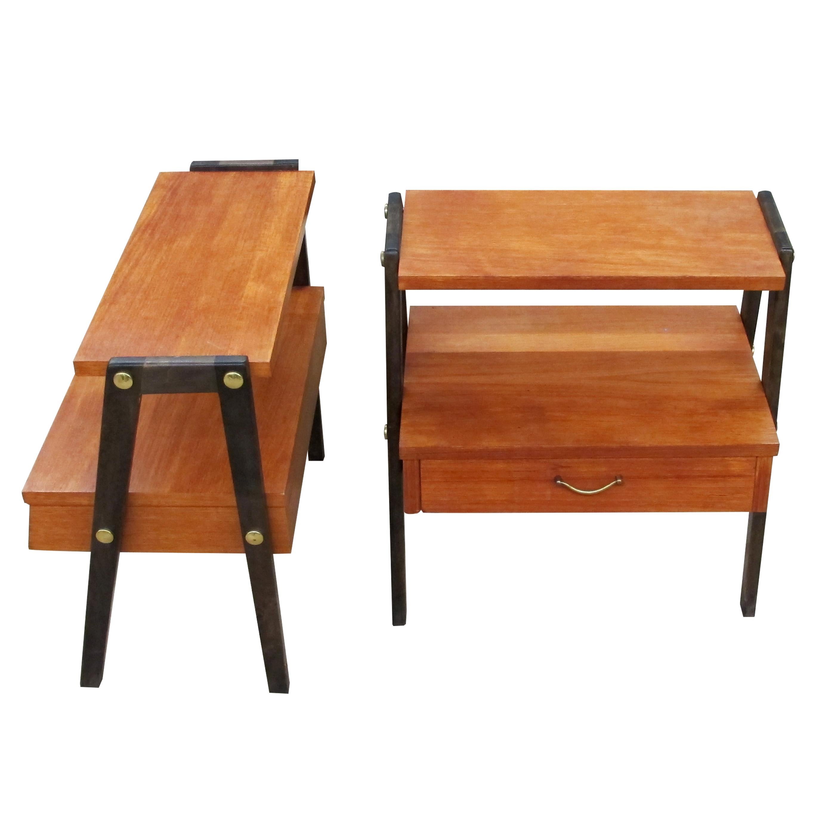 Mid-Century Modern Set of Two Scandinavian Teak Bedside Tables For Sale 2