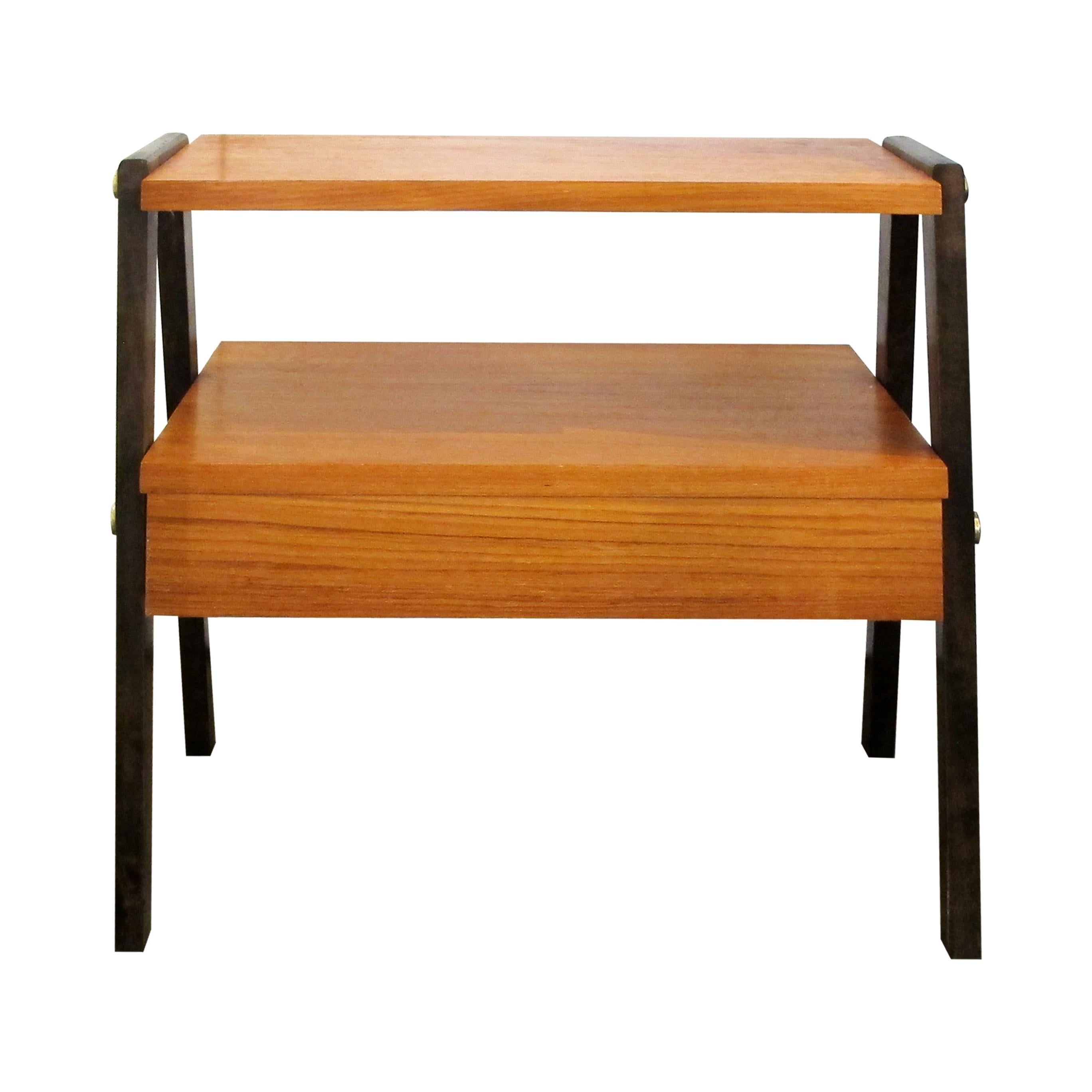 Mid-Century Modern Set of Two Scandinavian Teak Bedside Tables For Sale 3