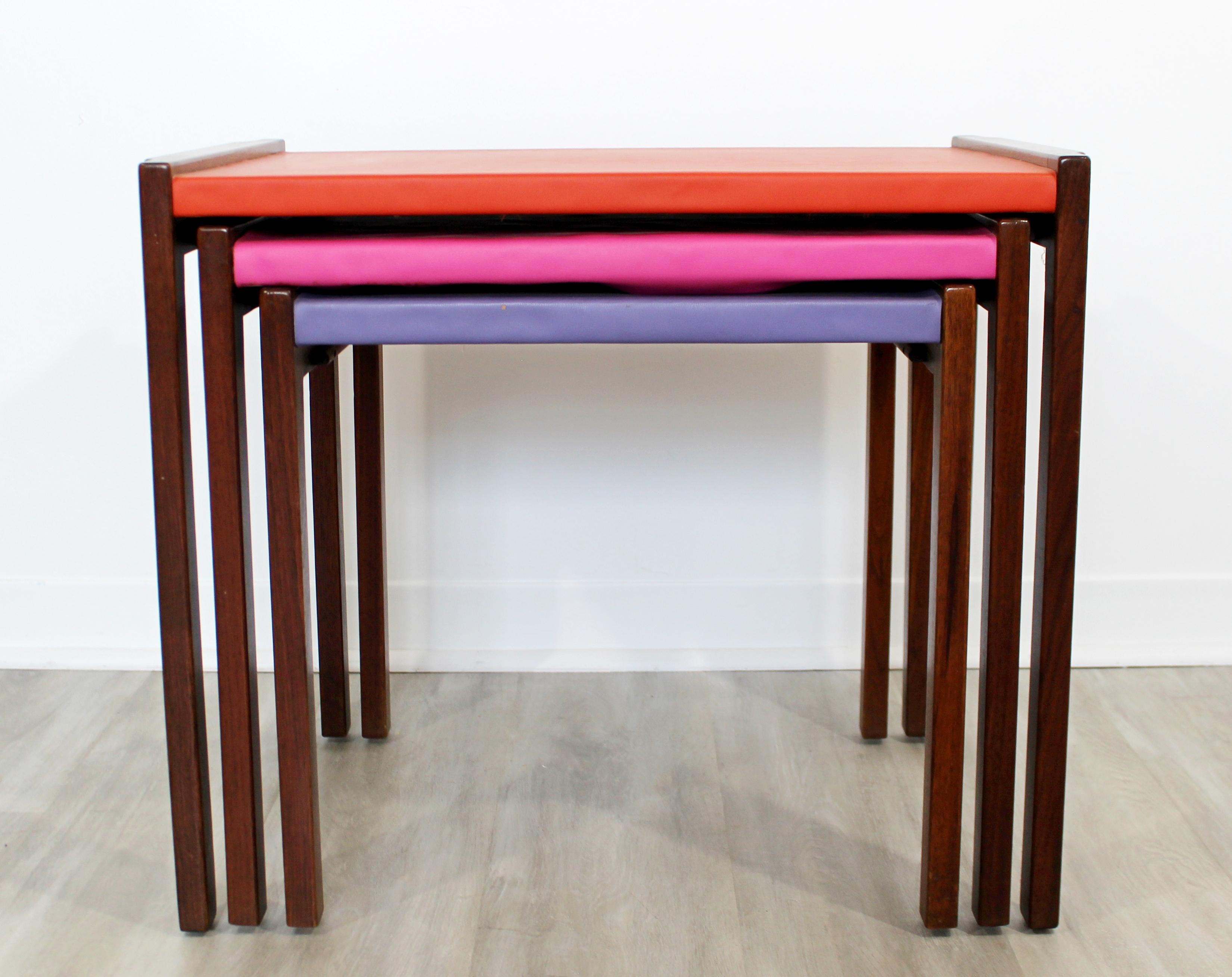Mid-Century Modern Set of Walnut Vinyl Nesting Side Tables Jens Risom 1960s Pink In Good Condition In Keego Harbor, MI