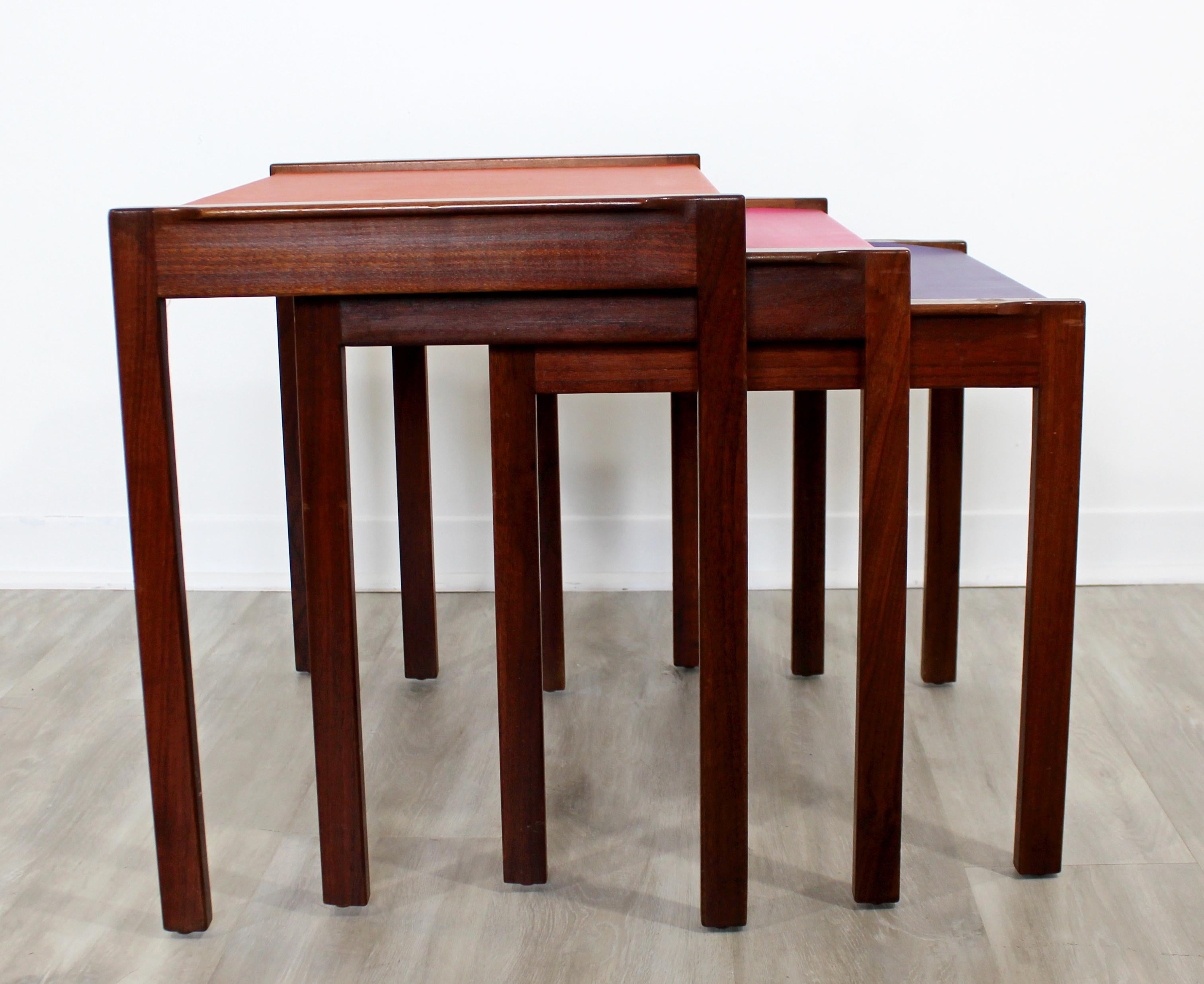 Mid-Century Modern Set of Walnut Vinyl Nesting Side Tables Jens Risom 1960s Pink 2