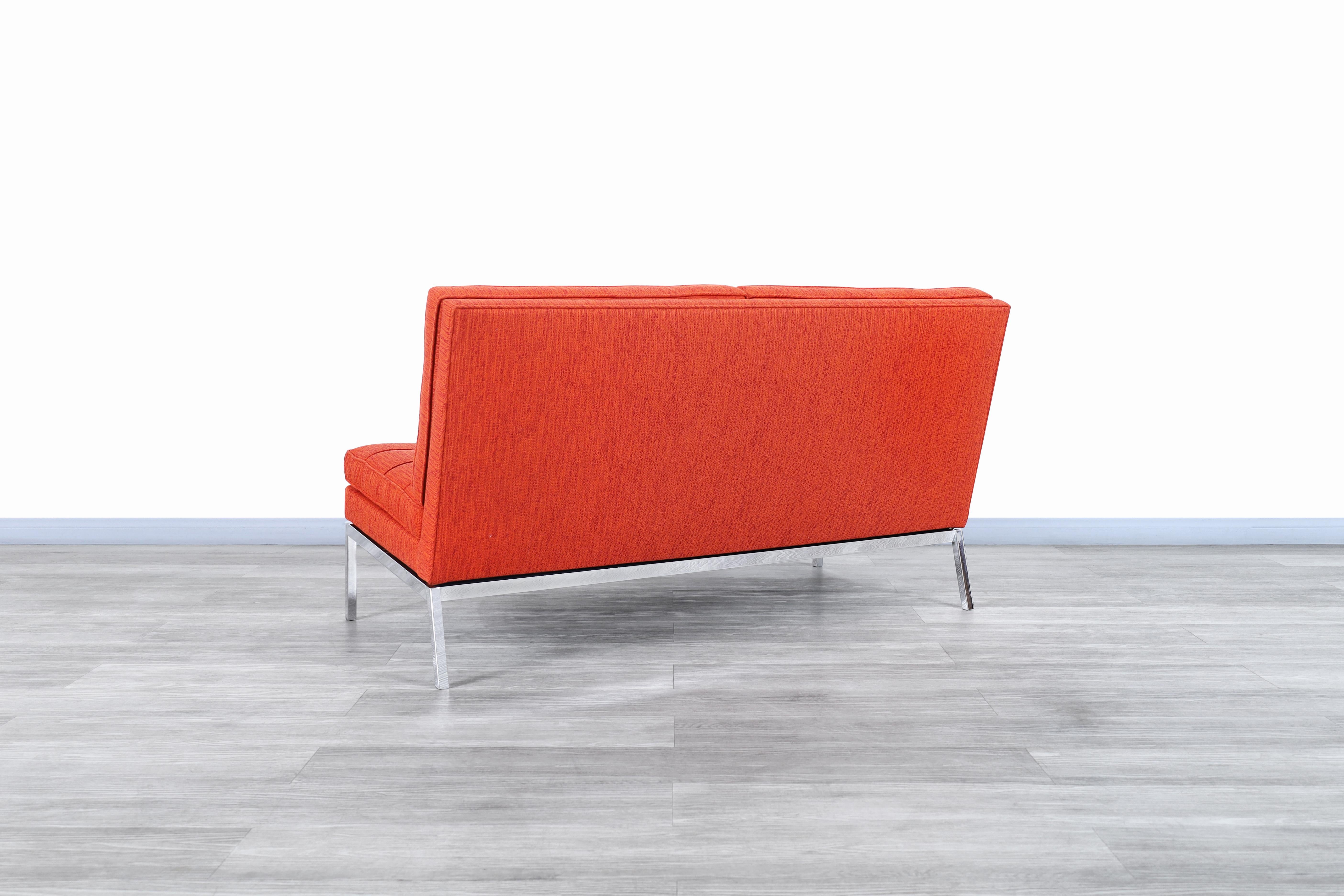 Modernes Sofa aus der Jahrhundertmitte von Florence Knoll im Angebot 1