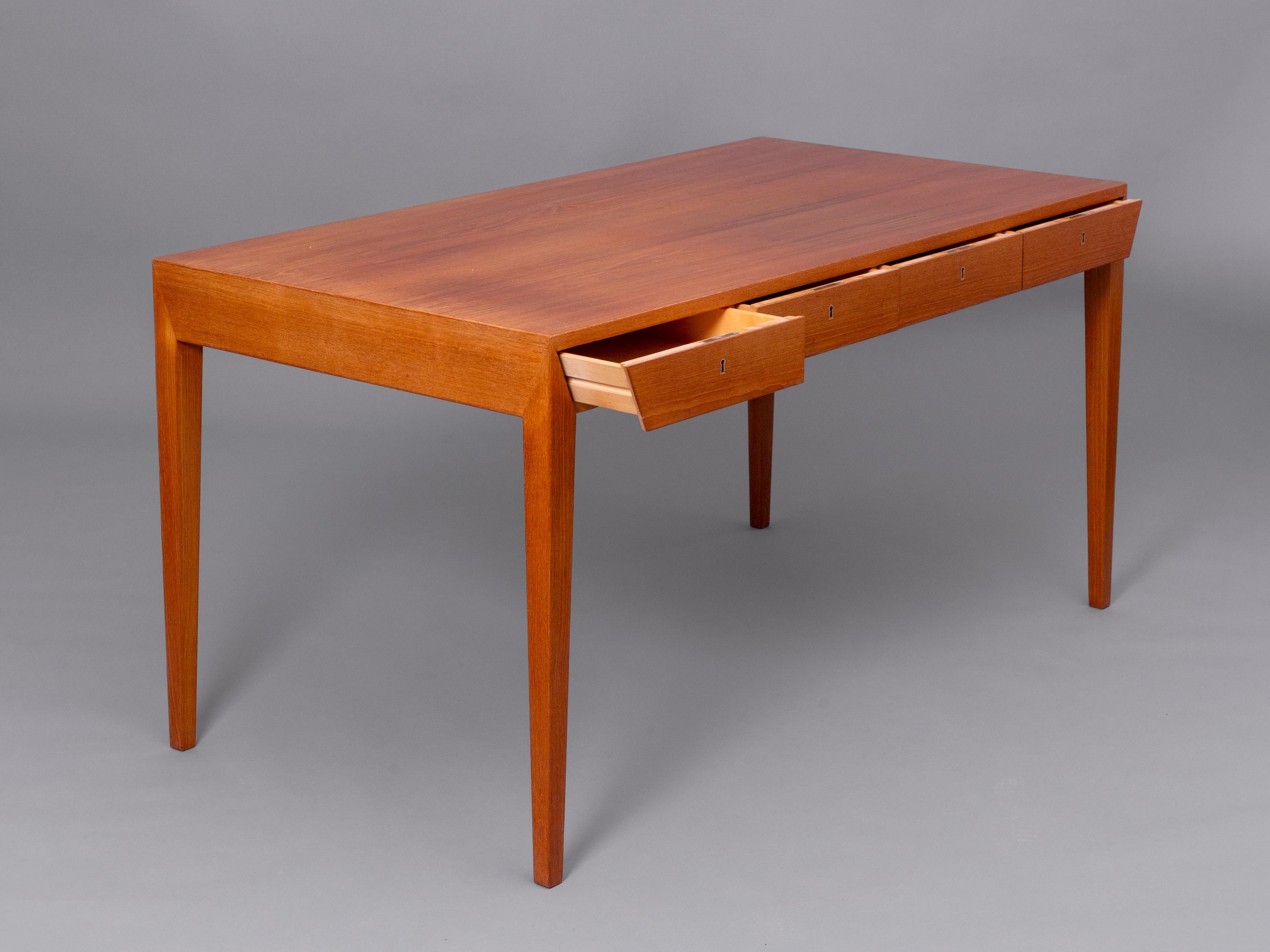 Mid-century modern Severin Hansen Teak Desk In Good Condition For Sale In Madrid, ES