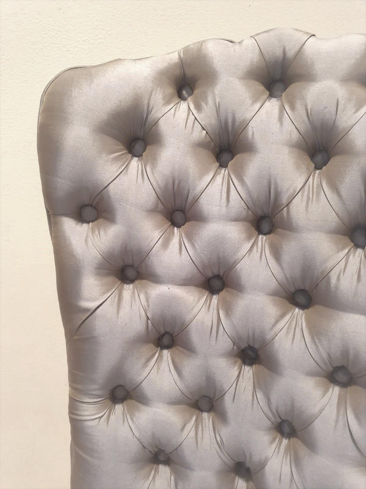 Mid-Century Modern Chaise tapissée de soie style Shabby Chic, moderne du milieu du siècle dernier en vente