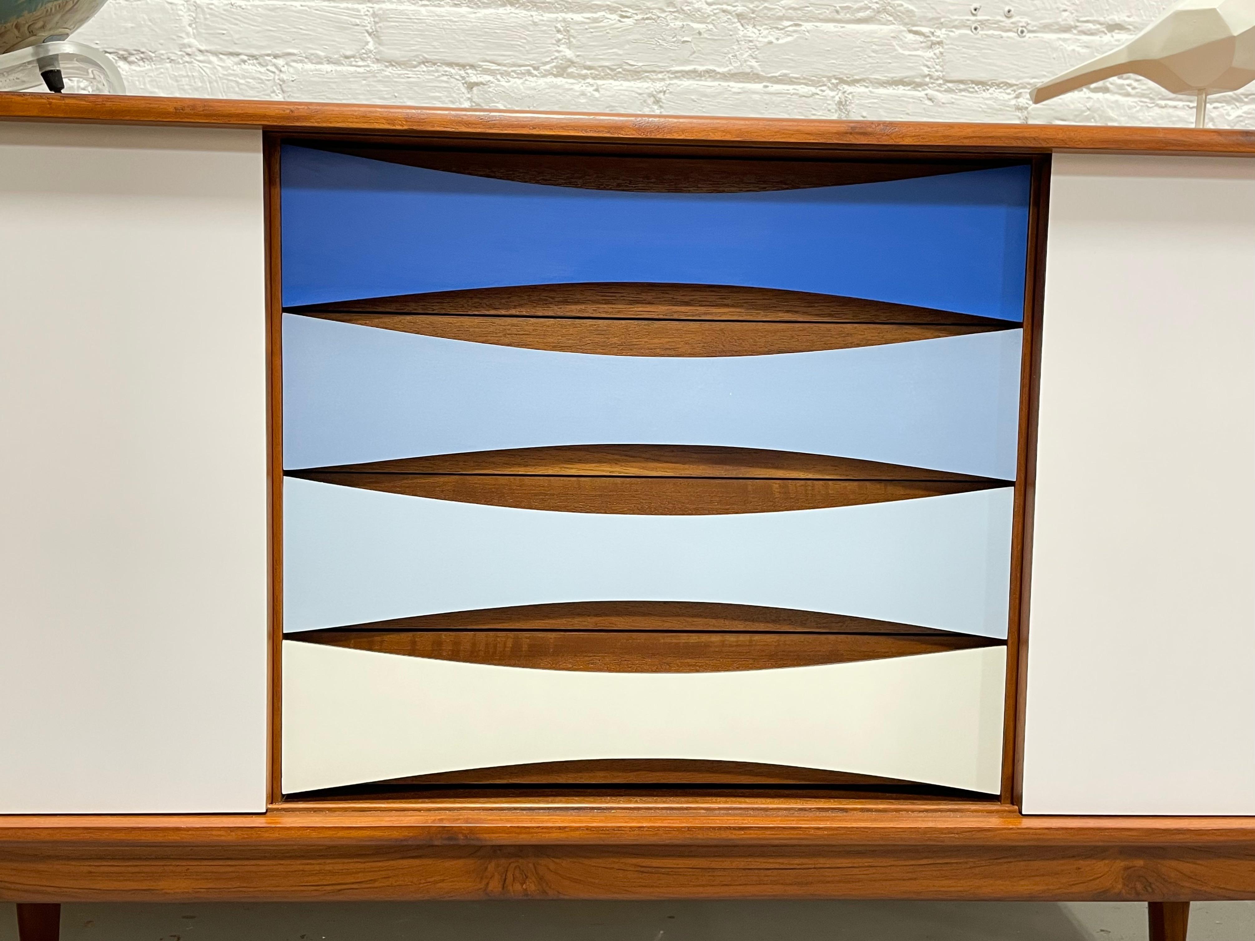 Mid-Century Modern Shades of Blue Credenza / Sideboard / Media Stand For Sale 5