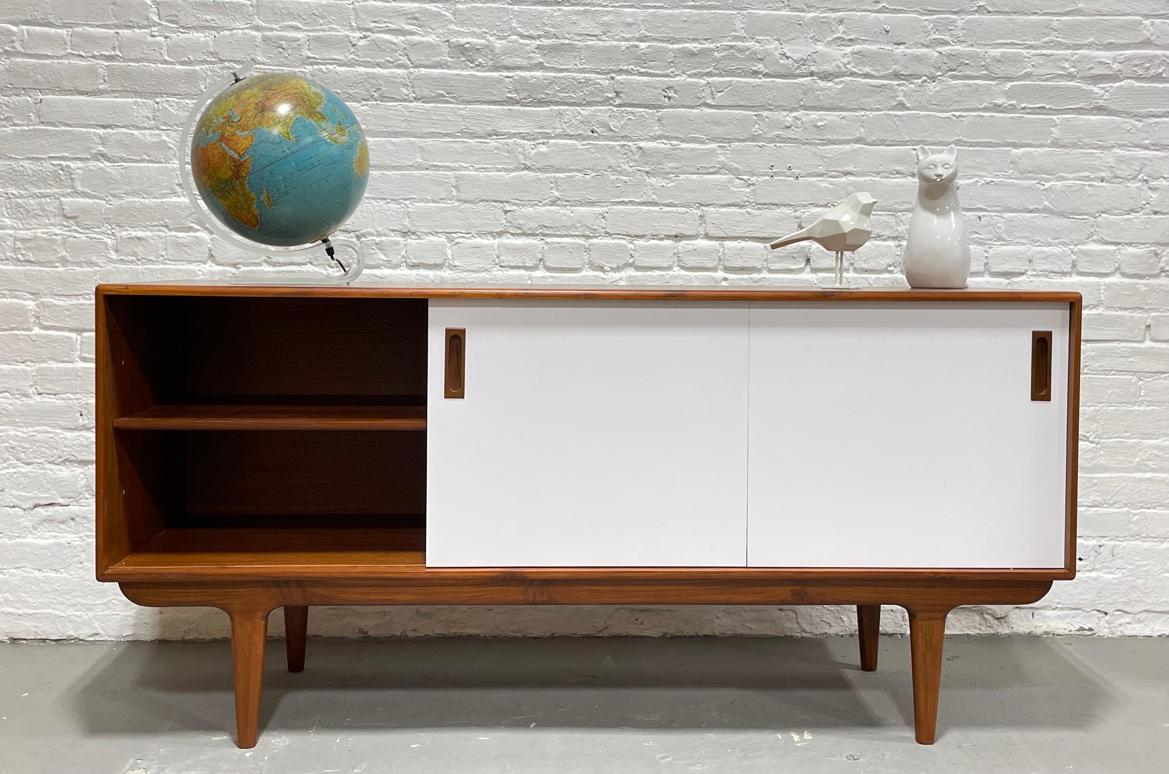 Mid-Century Modern Shades of Blue Credenza / Sideboard / Media Stand 1