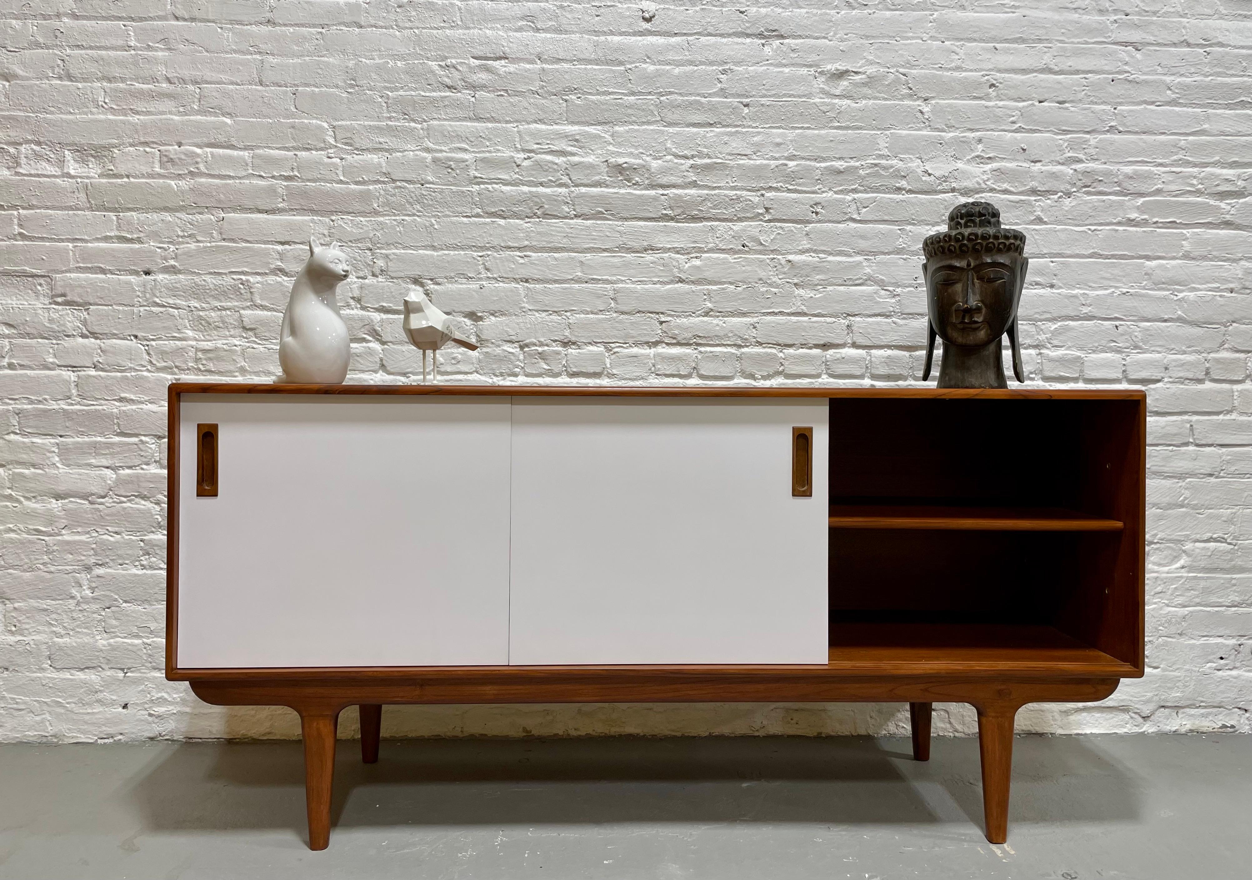 Wood Mid-Century Modern Shades of Gray Credenza / Sideboard