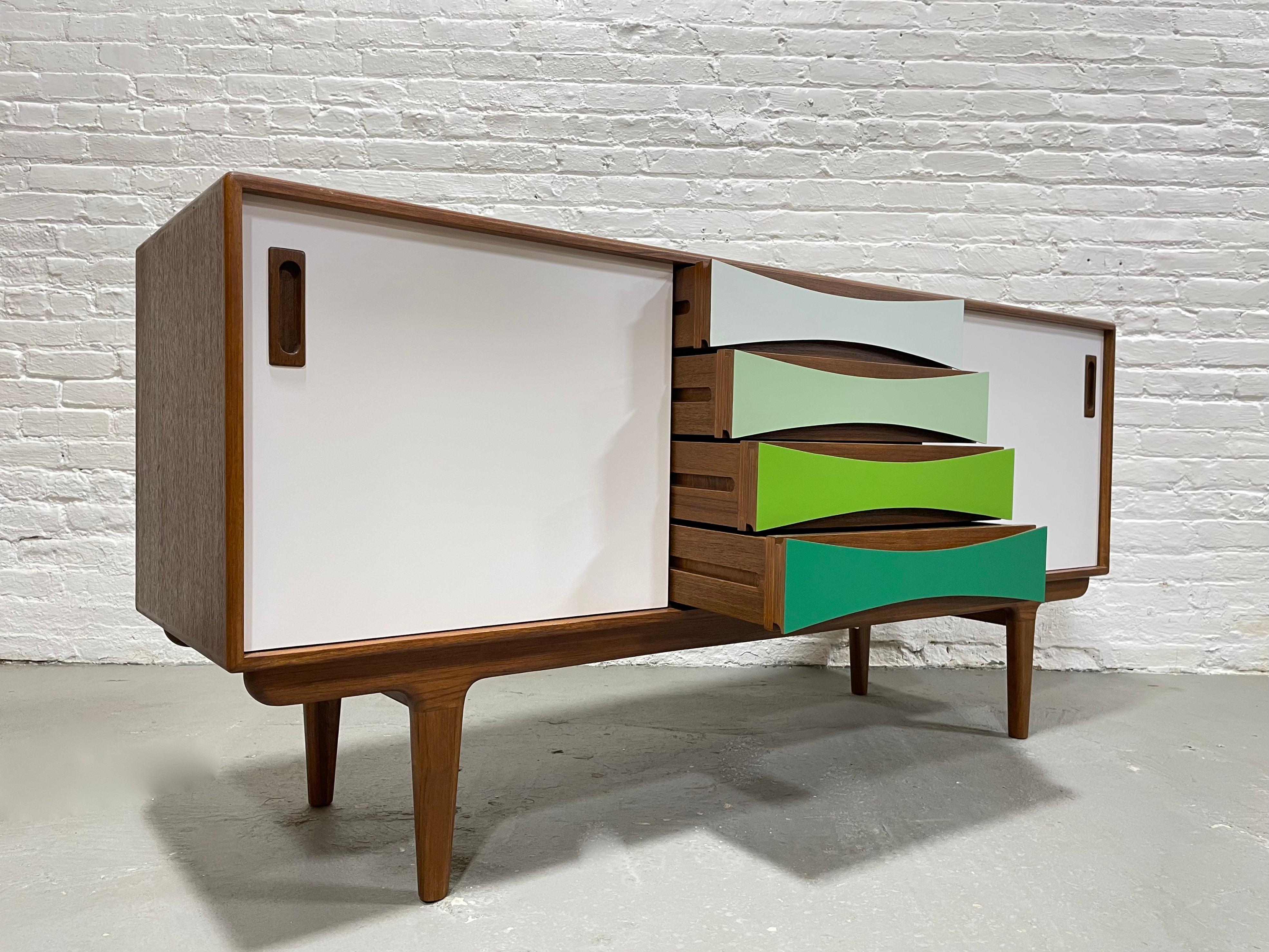 Mid-Century Modern Shades of Green Credenza / Sideboard / Media Stand In New Condition For Sale In Weehawken, NJ