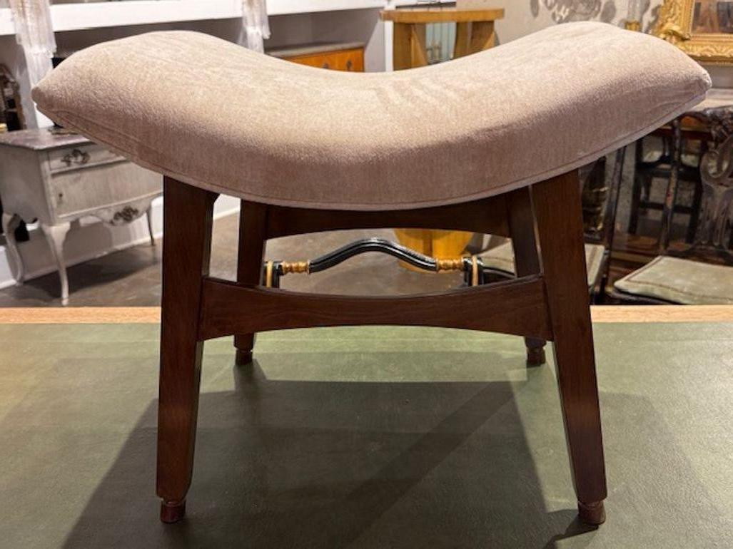 italien Bancs à plateau façonné de style moderne du milieu du siècle en vente