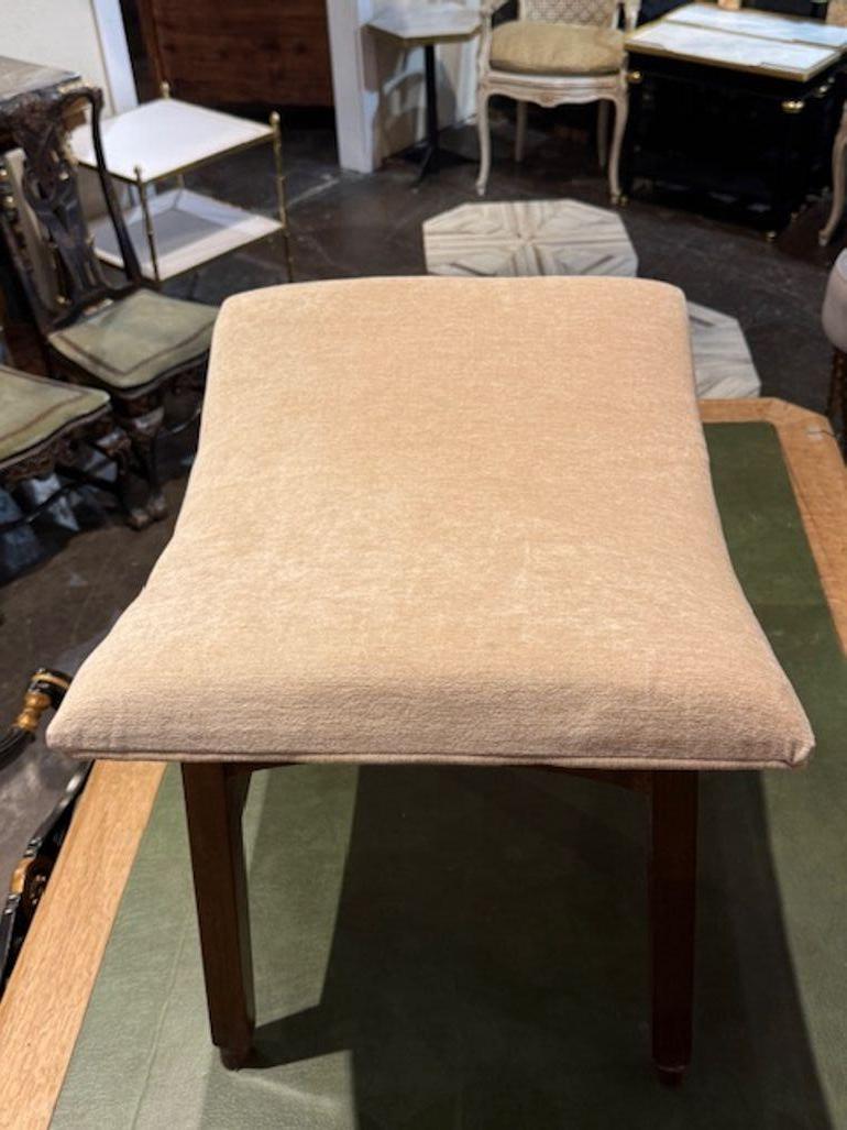 Bancs à plateau façonné de style moderne du milieu du siècle Bon état - En vente à Dallas, TX