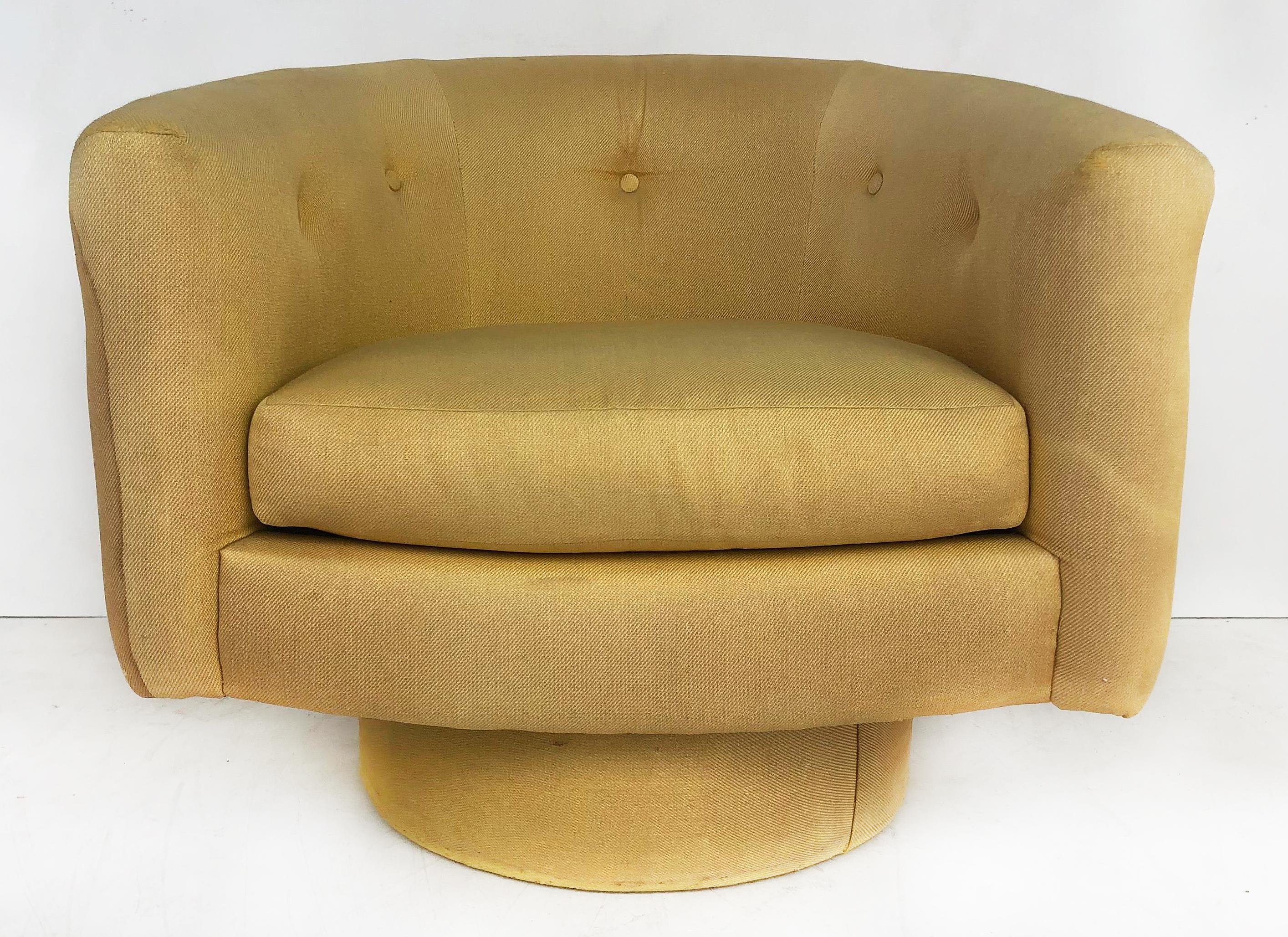 Mid-Century Modern Shawnee-Penn Swivel Club Chairs, Designer's Special Pair In Fair Condition For Sale In Miami, FL